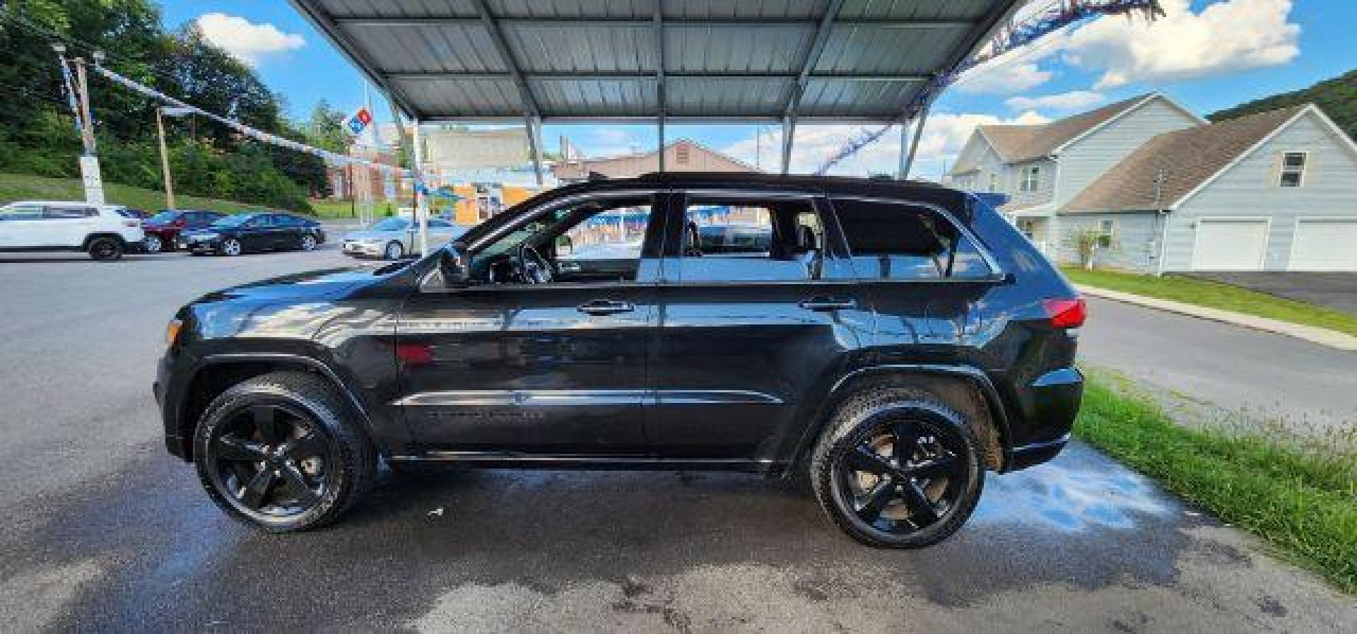 2015 BLACK /Black Jeep Grand Cherokee Altitude (1C4RJFAG4FC) with an 3.6L V6 engine, AT transmission, located at 353 S. Mineral St., Keyser, WV, 26726, (304) 788-7887, 39.436451, -78.981674 - Photo#3