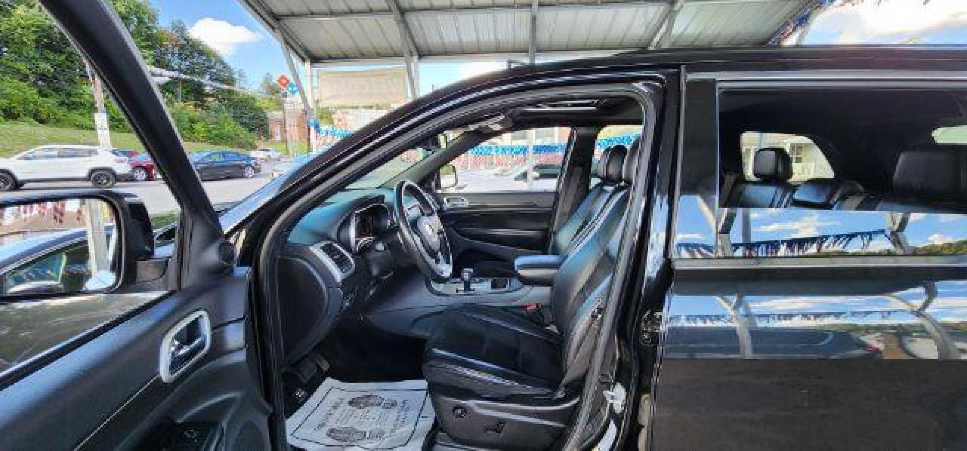 2015 BLACK /Black Jeep Grand Cherokee Altitude (1C4RJFAG4FC) with an 3.6L V6 engine, AT transmission, located at 353 S. Mineral St., Keyser, WV, 26726, (304) 788-7887, 39.436451, -78.981674 - Photo#4