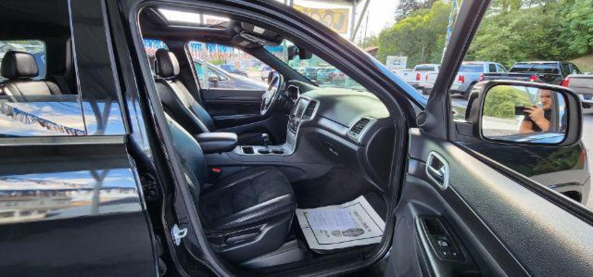2015 BLACK /Black Jeep Grand Cherokee Altitude (1C4RJFAG4FC) with an 3.6L V6 engine, AT transmission, located at 353 S. Mineral St., Keyser, WV, 26726, (304) 788-7887, 39.436451, -78.981674 - Photo#14