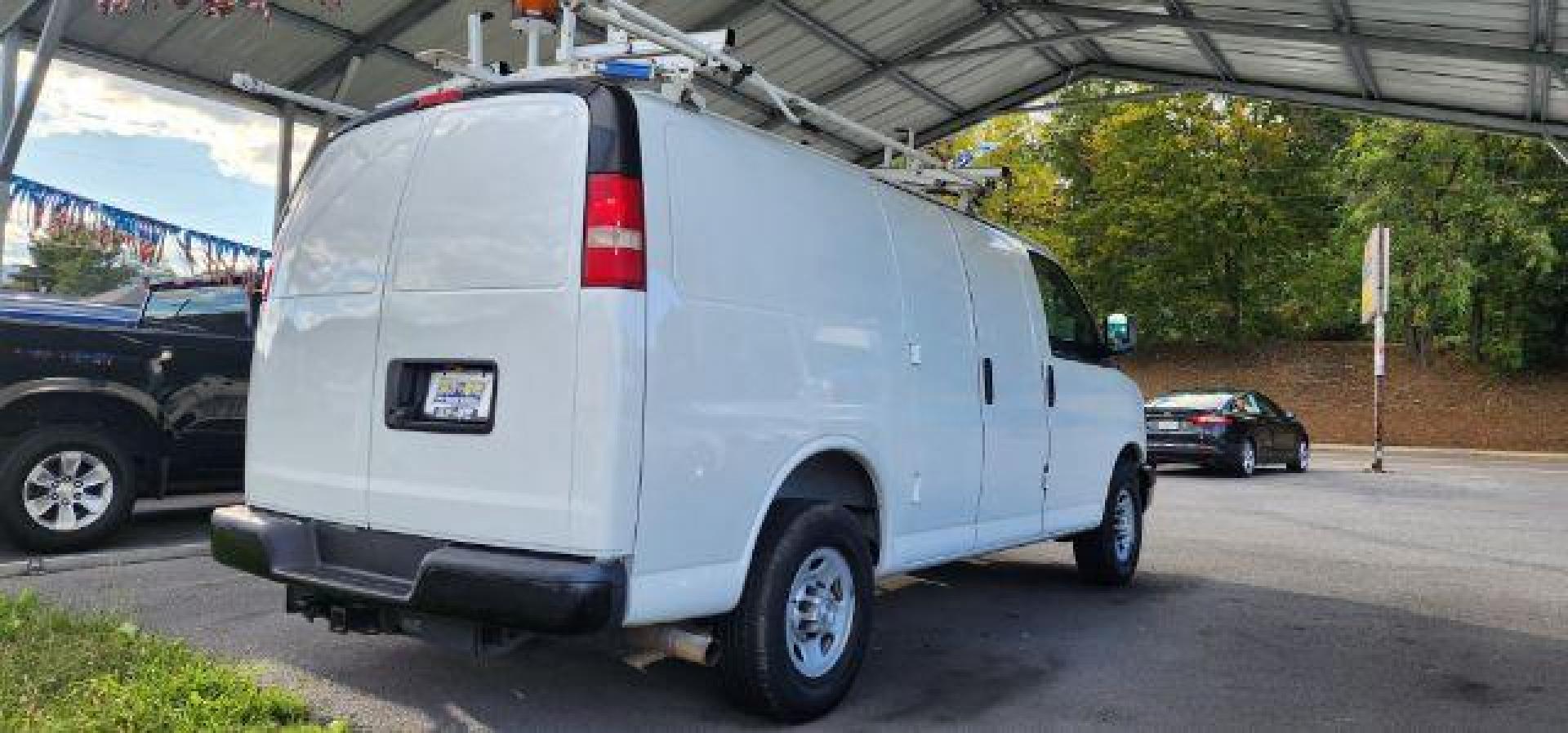 2015 WHITE /Medium Pewter, premium cloth Chevrolet Express 2500 Cargo FFV (1GCWGFCF5F1) with an 4.8L V8 engine, AT transmission, located at 353 S. Mineral St., Keyser, WV, 26726, (304) 788-7887, 39.436451, -78.981674 - FOR A BETTER PRICE CALL PAUL AT 301-268-8150 - Photo#10