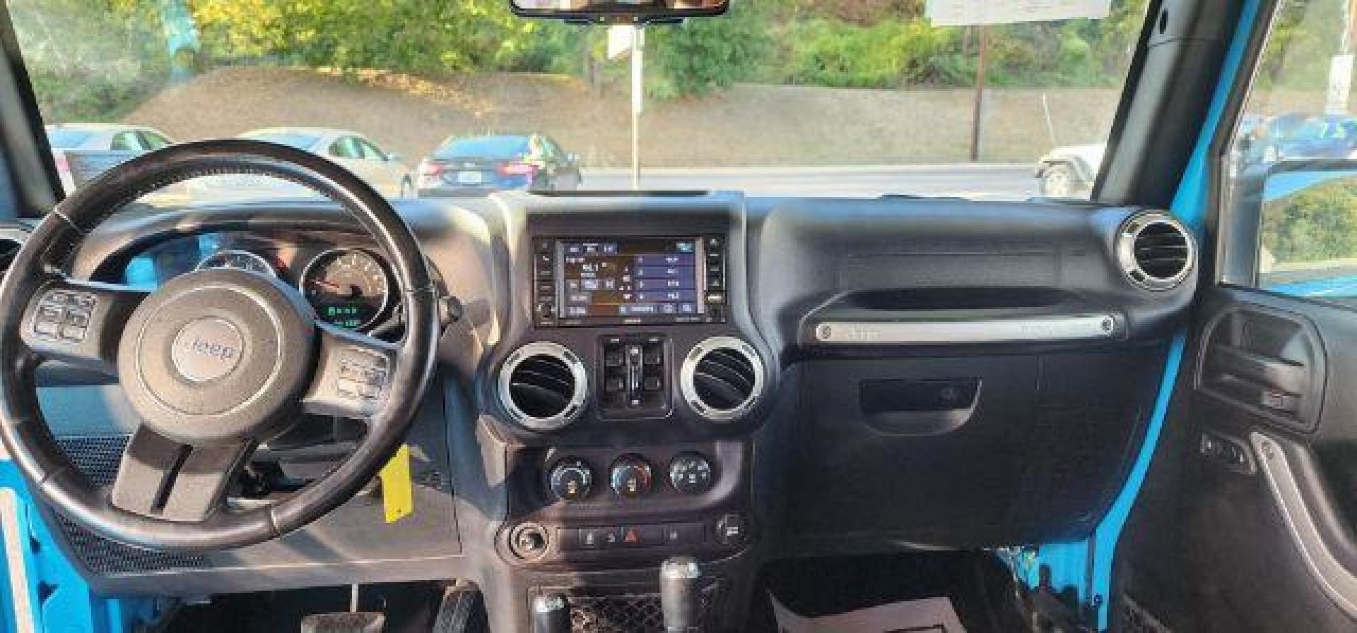 2018 BLUE /Cloth JEEP WRANGLER Unlimited Sahara 4 Door (1C4BJWEG2JL) with an 3.6L V6 engine, AT transmission, located at 353 S. Mineral St., Keyser, WV, 26726, (304) 788-7887, 39.436451, -78.981674 - Photo#6