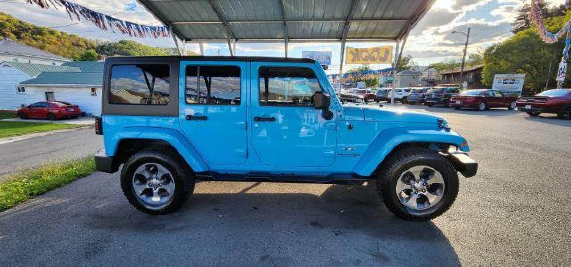 2018 BLUE /Cloth JEEP WRANGLER Unlimited Sahara 4 Door (1C4BJWEG2JL) with an 3.6L V6 engine, AT transmission, located at 353 S. Mineral St., Keyser, WV, 26726, (304) 788-7887, 39.436451, -78.981674 - Photo#12