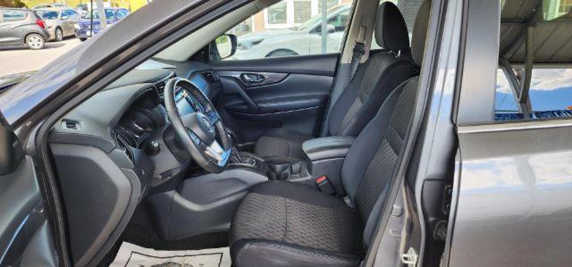 2019 GRAY /Charcoal Nissan Rogue SV (5N1AT2MV9KC) with an 2.5 L4 engine, CVT transmission, located at 353 S. Mineral St., Keyser, WV, 26726, (304) 788-7887, 39.436451, -78.981674 - FOR A BETTER PRICE CALL PAUL AT 301-268-8150 - Photo#4