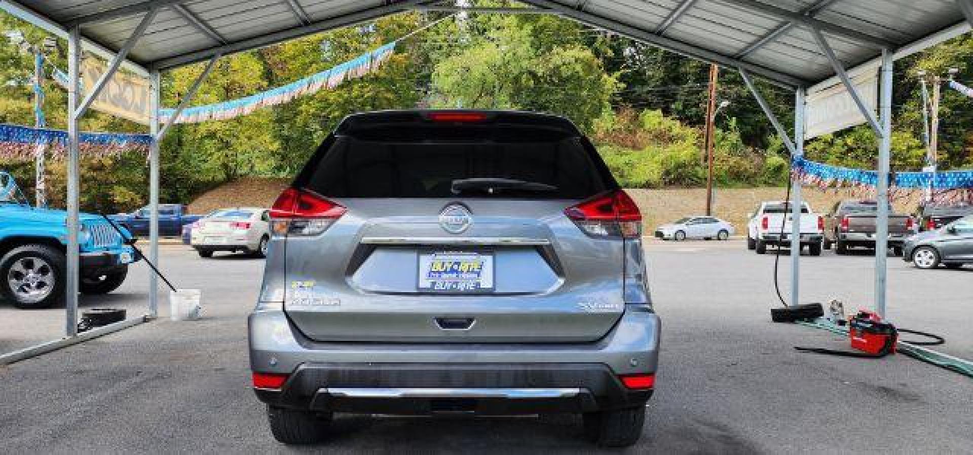 2019 GRAY /Charcoal Nissan Rogue SV (5N1AT2MV9KC) with an 2.5 L4 engine, CVT transmission, located at 353 S. Mineral St., Keyser, WV, 26726, (304) 788-7887, 39.436451, -78.981674 - FOR A BETTER PRICE CALL PAUL AT 301-268-8150 - Photo#9