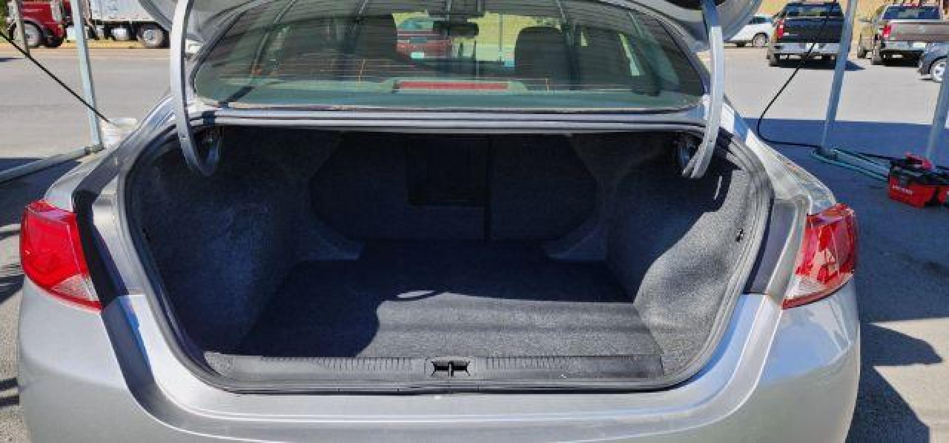 2016 SILVER /Black Chrysler 200 Limited (1C3CCCAB3GN) with an 2.4L L4 engine, AT transmission, located at 353 S. Mineral St., Keyser, WV, 26726, (304) 788-7887, 39.436451, -78.981674 - Photo#10