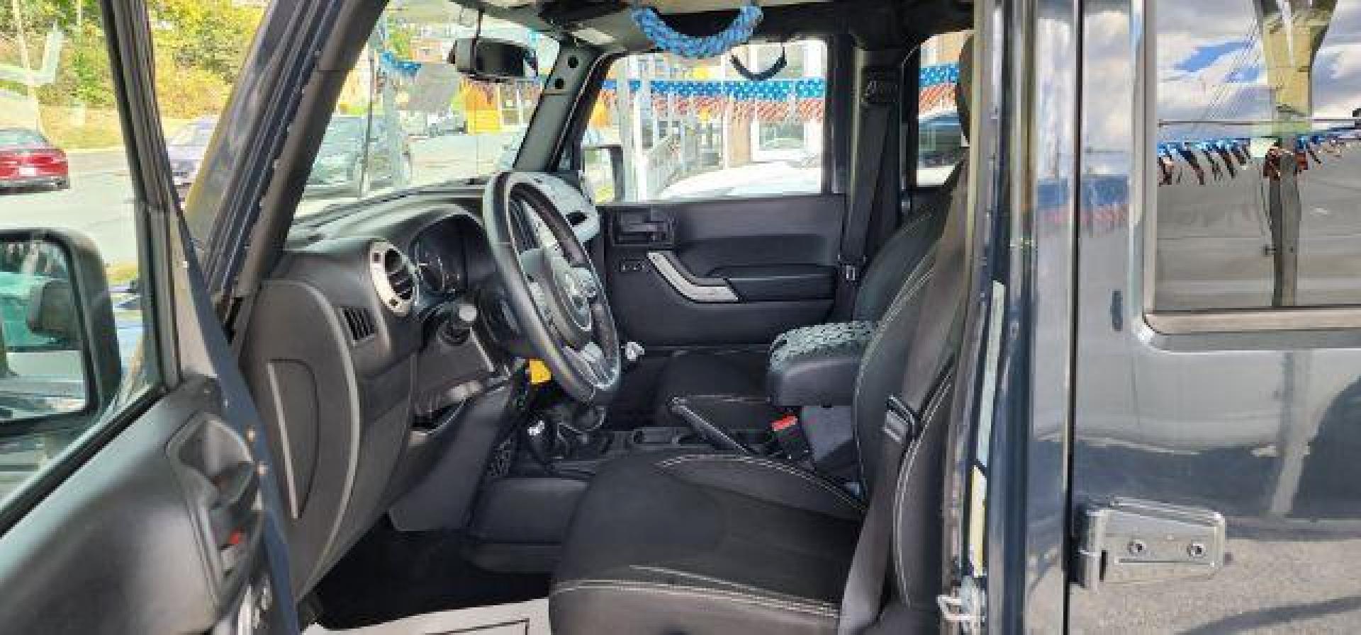 2017 GRAY /Black Jeep Wrangler Unlimited Sahara 4x4 (1C4BJWEG8HL) with an 3.6L V6 engine, 6 Speed transmission, located at 353 S. Mineral St., Keyser, WV, 26726, (304) 788-7887, 39.436451, -78.981674 - Photo#4