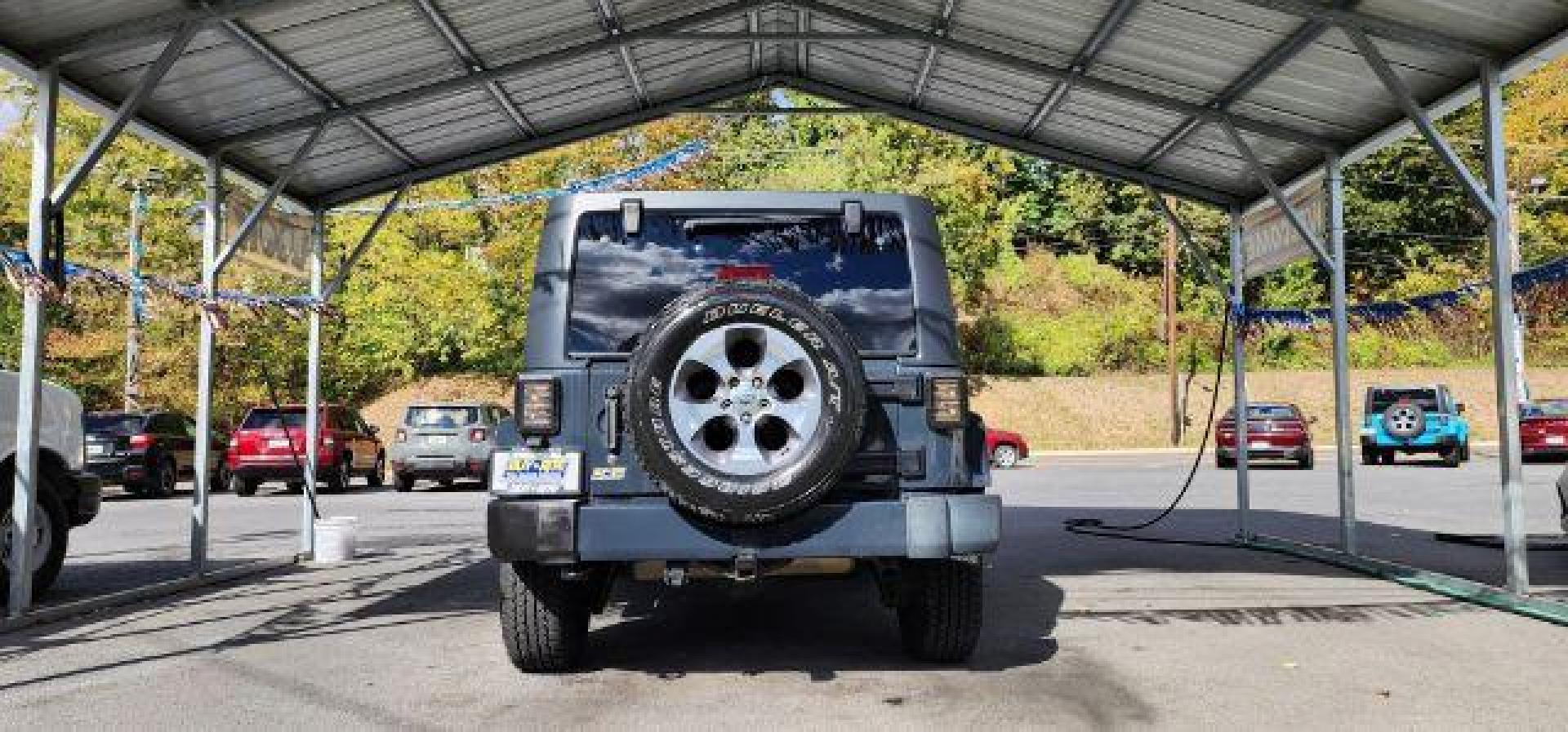 2017 GRAY /Black Jeep Wrangler Unlimited Sahara 4x4 (1C4BJWEG8HL) with an 3.6L V6 engine, 6 Speed transmission, located at 353 S. Mineral St., Keyser, WV, 26726, (304) 788-7887, 39.436451, -78.981674 - Photo#9