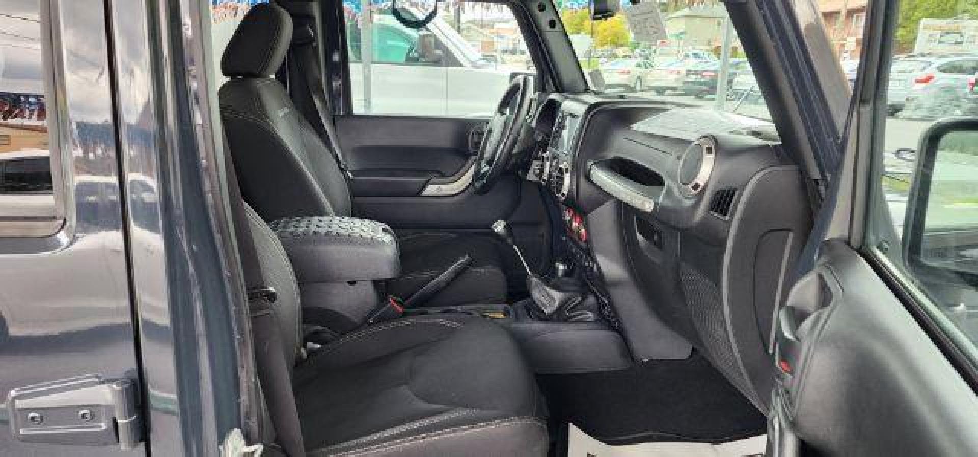 2017 GRAY /Black Jeep Wrangler Unlimited Sahara 4x4 (1C4BJWEG8HL) with an 3.6L V6 engine, 6 Speed transmission, located at 353 S. Mineral St., Keyser, WV, 26726, (304) 788-7887, 39.436451, -78.981674 - Photo#14