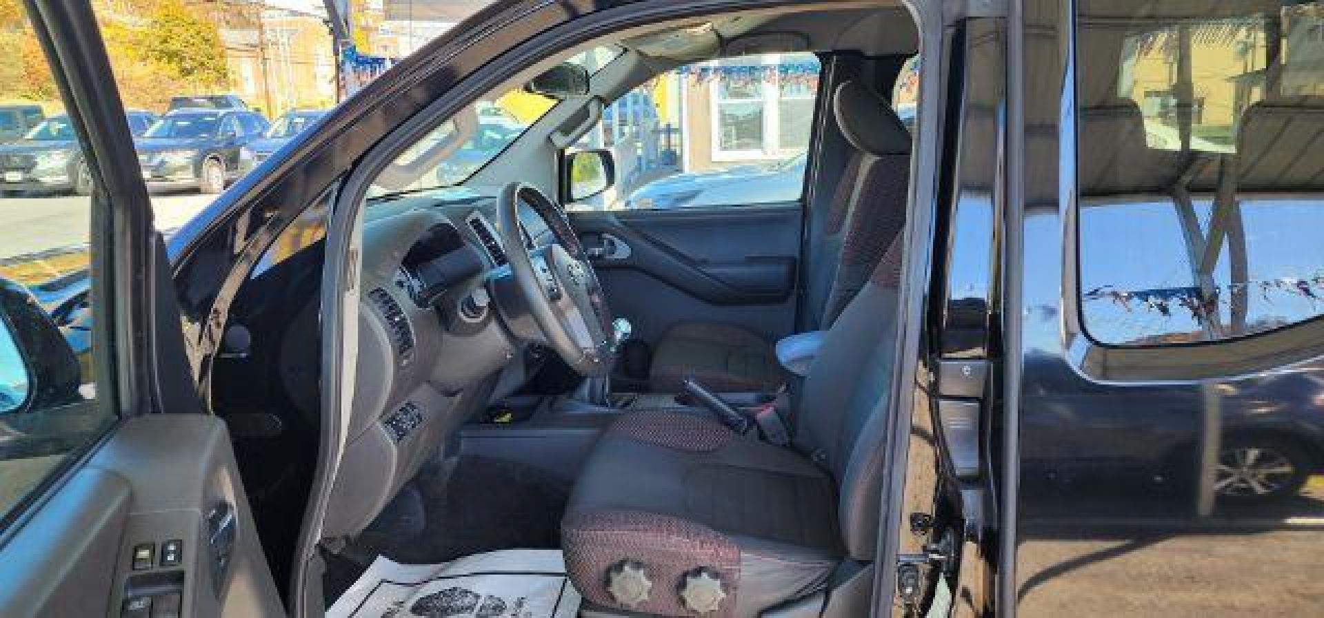 2012 BLACK /Charcoal, cloth Nissan Frontier PRO-4X (1N6AD0CWXCC) with an 4.0 V6 engine, 6 Speed transmission, located at 353 S. Mineral St., Keyser, WV, 26726, (304) 788-7887, 39.436451, -78.981674 - Photo#4