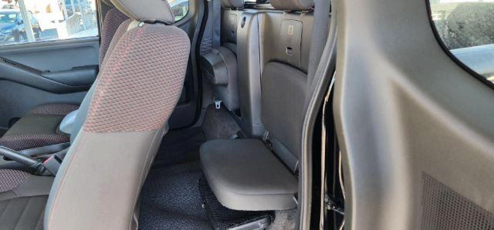 2012 BLACK /Charcoal, cloth Nissan Frontier PRO-4X (1N6AD0CWXCC) with an 4.0 V6 engine, 6 Speed transmission, located at 353 S. Mineral St., Keyser, WV, 26726, (304) 788-7887, 39.436451, -78.981674 - Photo#5