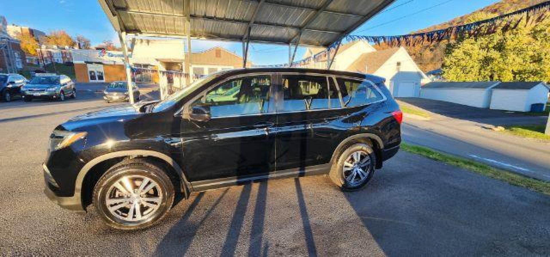 2017 BLACK /Gray Honda Pilot EX-L (5FNYF6H59HB) with an 3.5L V6 engine, AT transmission, located at 353 S. Mineral St., Keyser, WV, 26726, (304) 788-7887, 39.436451, -78.981674 - Photo#3