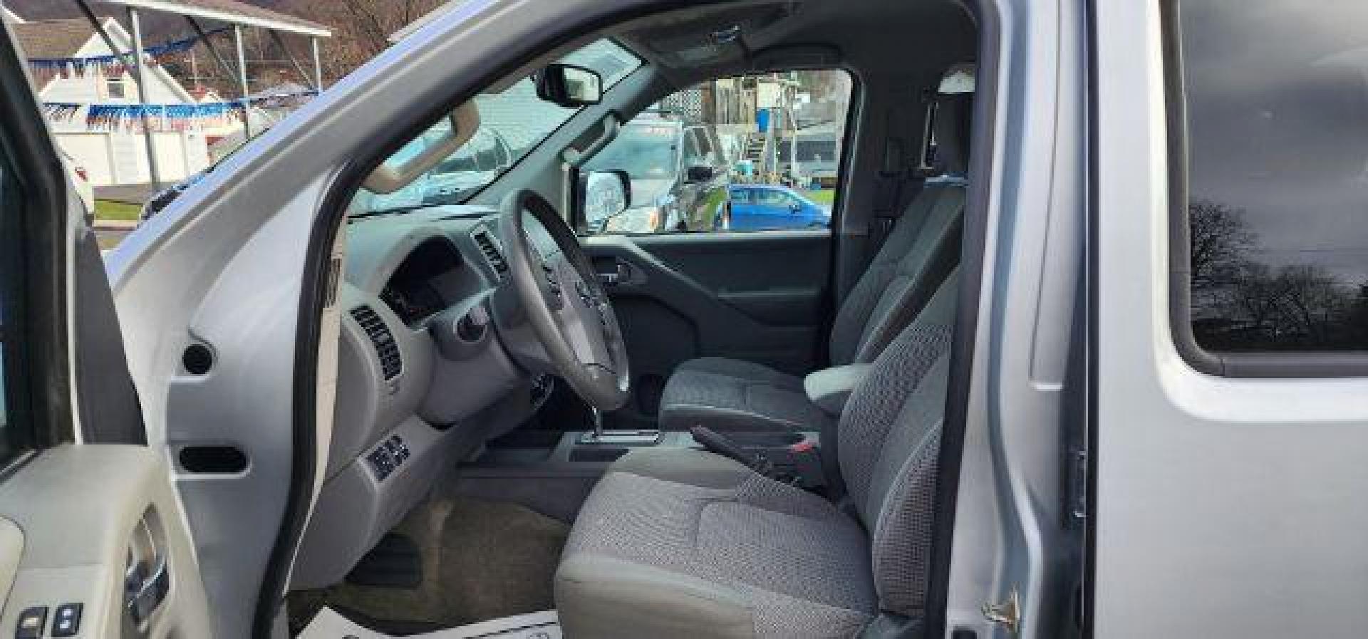 2017 SILVER /Steel Nissan Frontier SV (1N6AD0FV8HN) with an 4.0 V6 engine, AT transmission, located at 353 S. Mineral St., Keyser, WV, 26726, (304) 788-7887, 39.436451, -78.981674 - Photo#4