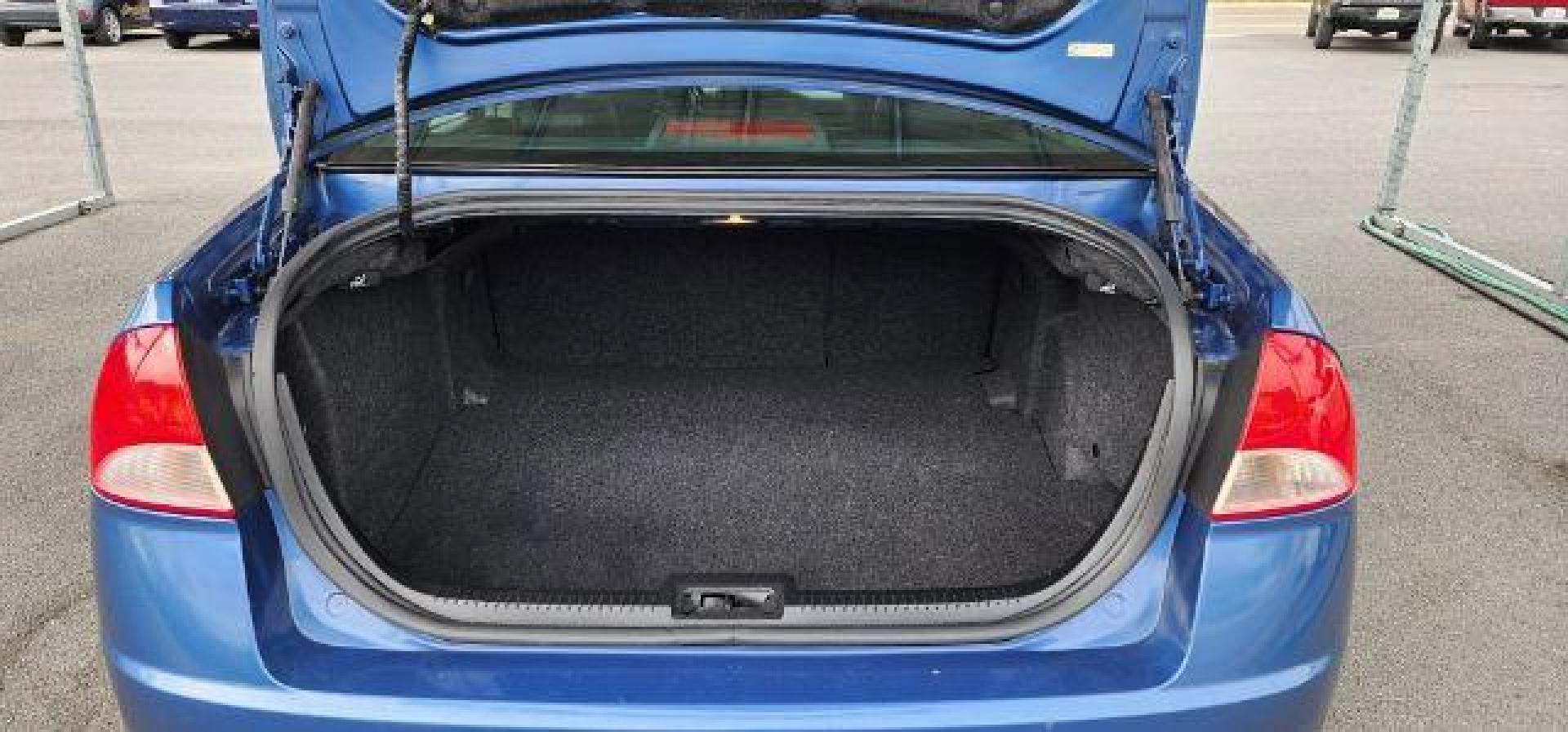 2010 BLUE /Dark Charcoal Mercury Milan Premier (3MEHM0JA9AR) with an 2.5 L4 engine, AT transmission, located at 353 S. Mineral St., Keyser, WV, 26726, (304) 788-7887, 39.436451, -78.981674 - Photo#10