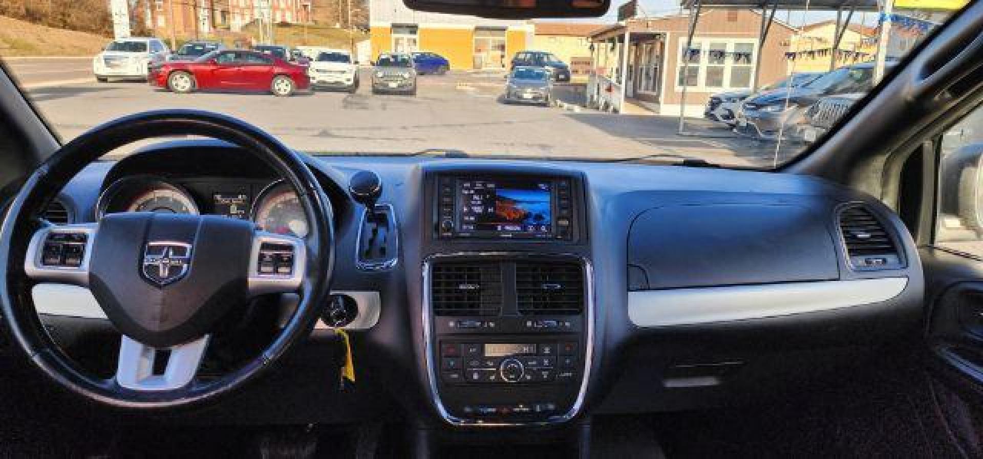 2019 GRAY /Black Dodge Grand Caravan GT (2C4RDGEG5KR) with an 3.6L V6 engine, AT transmission, located at 353 S. Mineral St., Keyser, WV, 26726, (304) 788-7887, 39.436451, -78.981674 - Photo#5