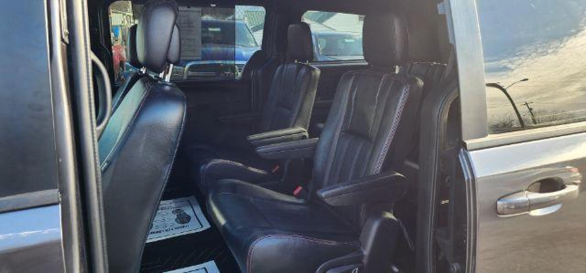 2019 GRAY /Black Dodge Grand Caravan GT (2C4RDGEG5KR) with an 3.6L V6 engine, AT transmission, located at 353 S. Mineral St., Keyser, WV, 26726, (304) 788-7887, 39.436451, -78.981674 - Photo#6