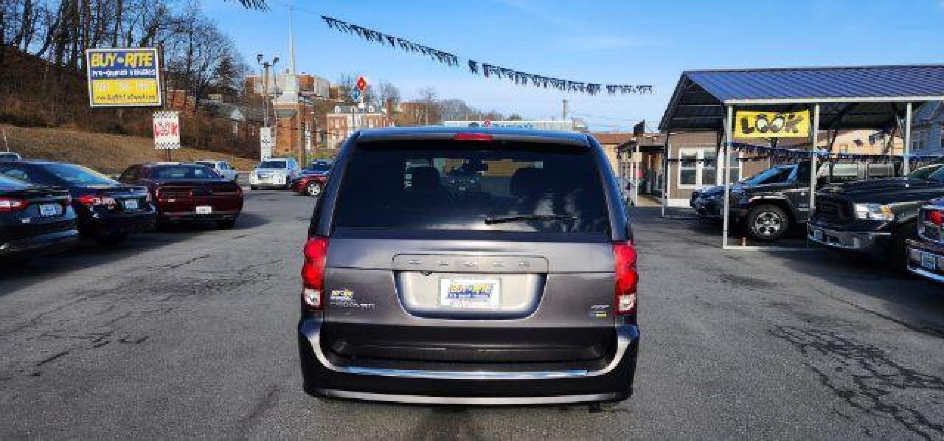 2019 GRAY /Black Dodge Grand Caravan GT (2C4RDGEG5KR) with an 3.6L V6 engine, AT transmission, located at 353 S. Mineral St., Keyser, WV, 26726, (304) 788-7887, 39.436451, -78.981674 - Photo#9