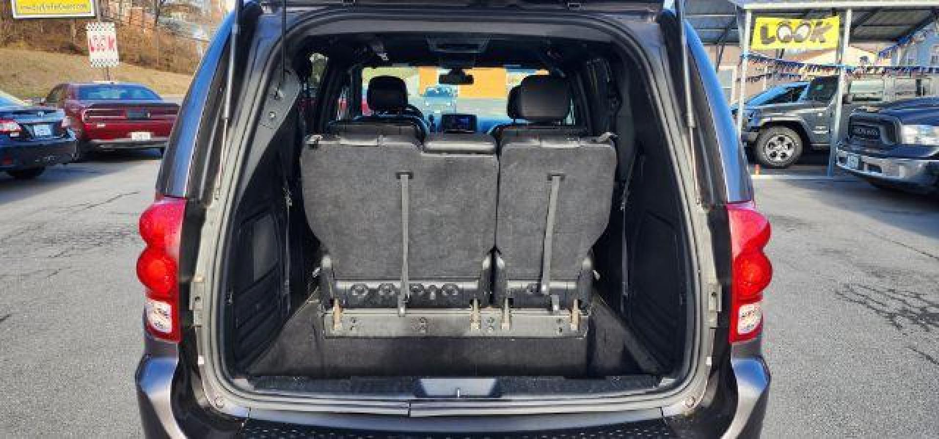 2019 GRAY /Black Dodge Grand Caravan GT (2C4RDGEG5KR) with an 3.6L V6 engine, AT transmission, located at 353 S. Mineral St., Keyser, WV, 26726, (304) 788-7887, 39.436451, -78.981674 - Photo#10