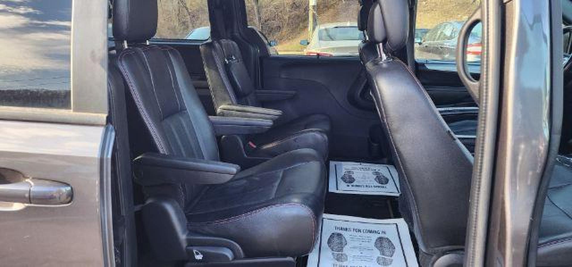 2019 GRAY /Black Dodge Grand Caravan GT (2C4RDGEG5KR) with an 3.6L V6 engine, AT transmission, located at 353 S. Mineral St., Keyser, WV, 26726, (304) 788-7887, 39.436451, -78.981674 - Photo#13