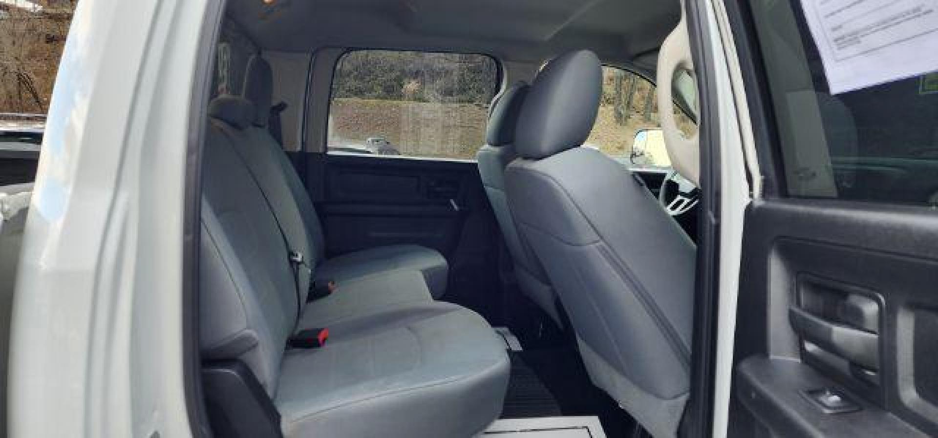 2016 WHITE /Diesel Gray/Black Ram 2500 Tradesman (3C6UR5HJ6GG) with an 6.4 HEMI V8 engine, AT transmission, located at 353 S. Mineral St., Keyser, WV, 26726, (304) 788-7887, 39.436451, -78.981674 - Photo#13