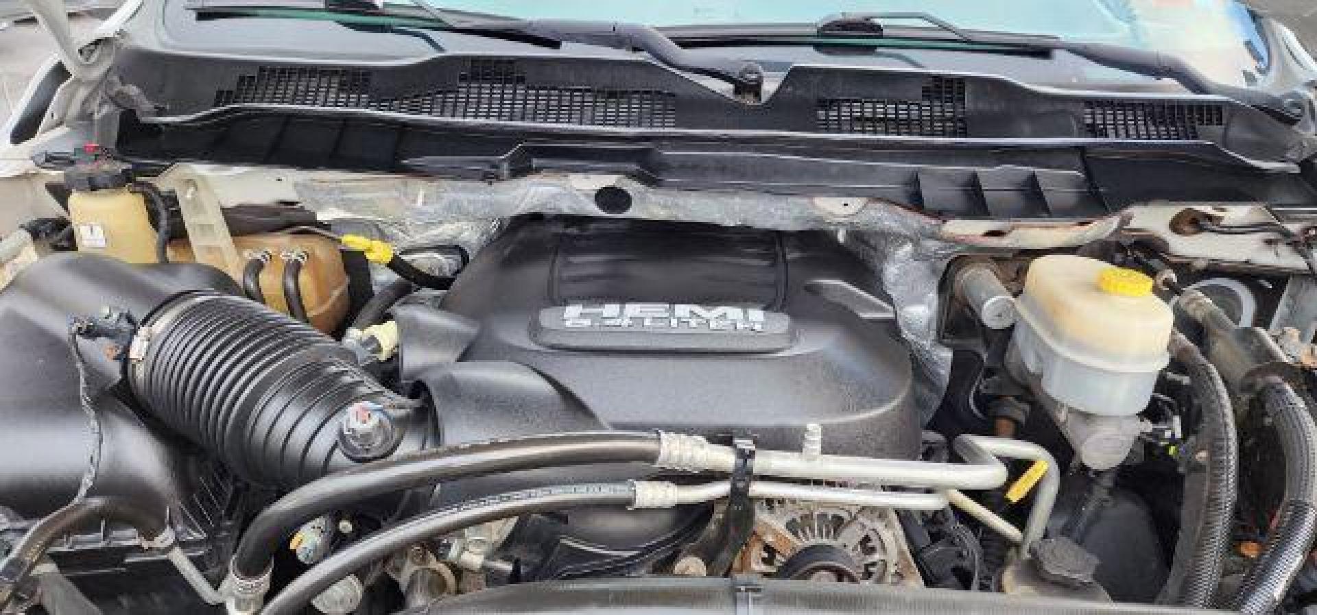 2016 WHITE /Diesel Gray/Black Ram 2500 Tradesman (3C6UR5HJ6GG) with an 6.4 HEMI V8 engine, AT transmission, located at 353 S. Mineral St., Keyser, WV, 26726, (304) 788-7887, 39.436451, -78.981674 - Photo#15