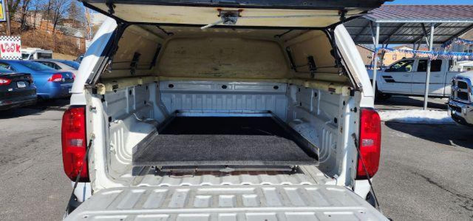 2017 WHITE /Jet Black/Dark Ash Chevrolet Colorado LT (1GCHTCEN5H1) with an 2.5 L4 engine, AT transmission, located at 353 S. Mineral St., Keyser, WV, 26726, (304) 788-7887, 39.436451, -78.981674 - Photo#10