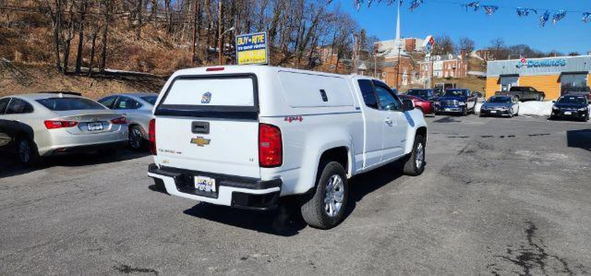 2017 WHITE /Jet Black/Dark Ash Chevrolet Colorado LT (1GCHTCEN5H1) with an 2.5 L4 engine, AT transmission, located at 353 S. Mineral St., Keyser, WV, 26726, (304) 788-7887, 39.436451, -78.981674 - Photo#11