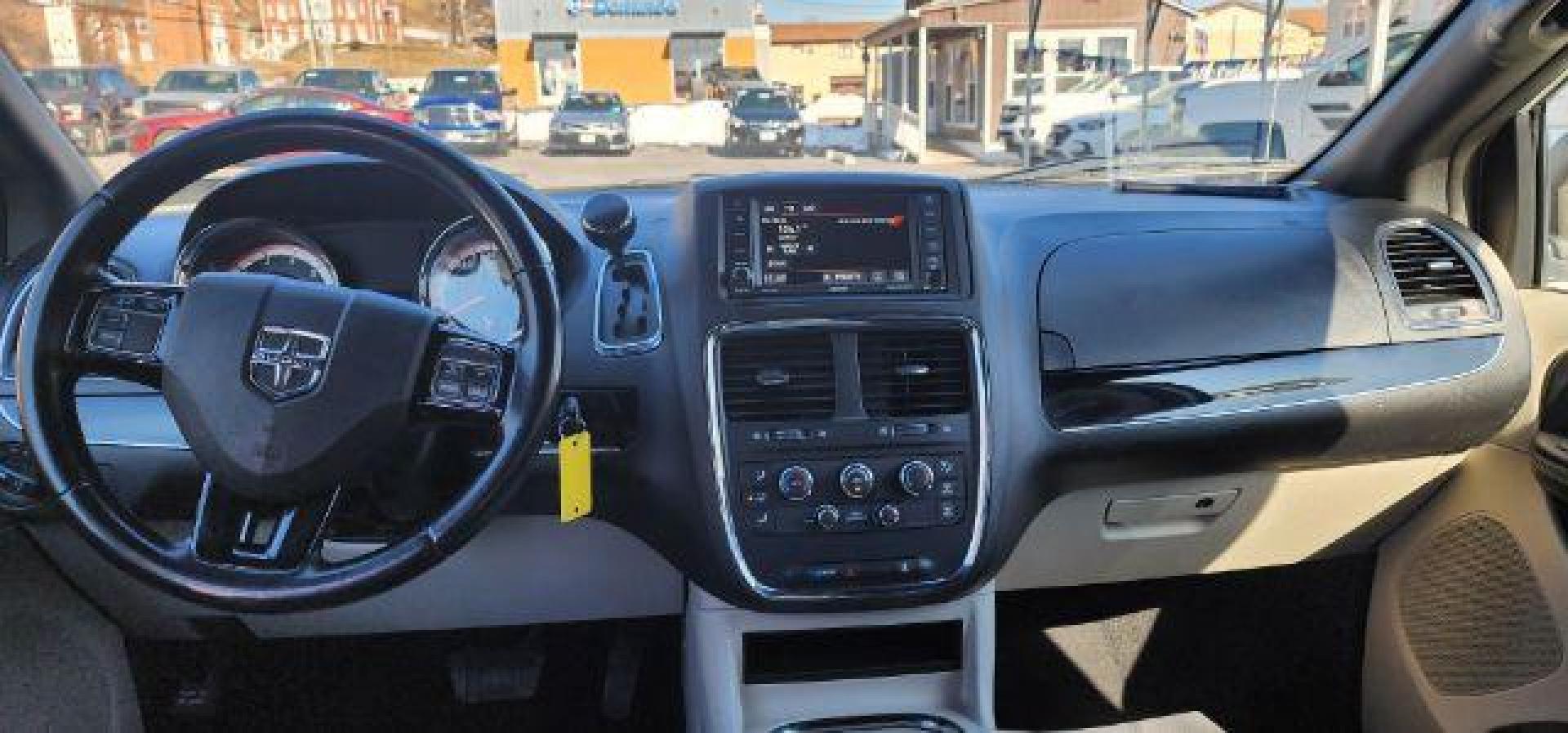 2020 WHITE /Black Dodge Grand Caravan SXT (2C4RDGCG8LR) with an 3.6L V6 engine, AT transmission, located at 353 S. Mineral St., Keyser, WV, 26726, (304) 788-7887, 39.436451, -78.981674 - Photo#5