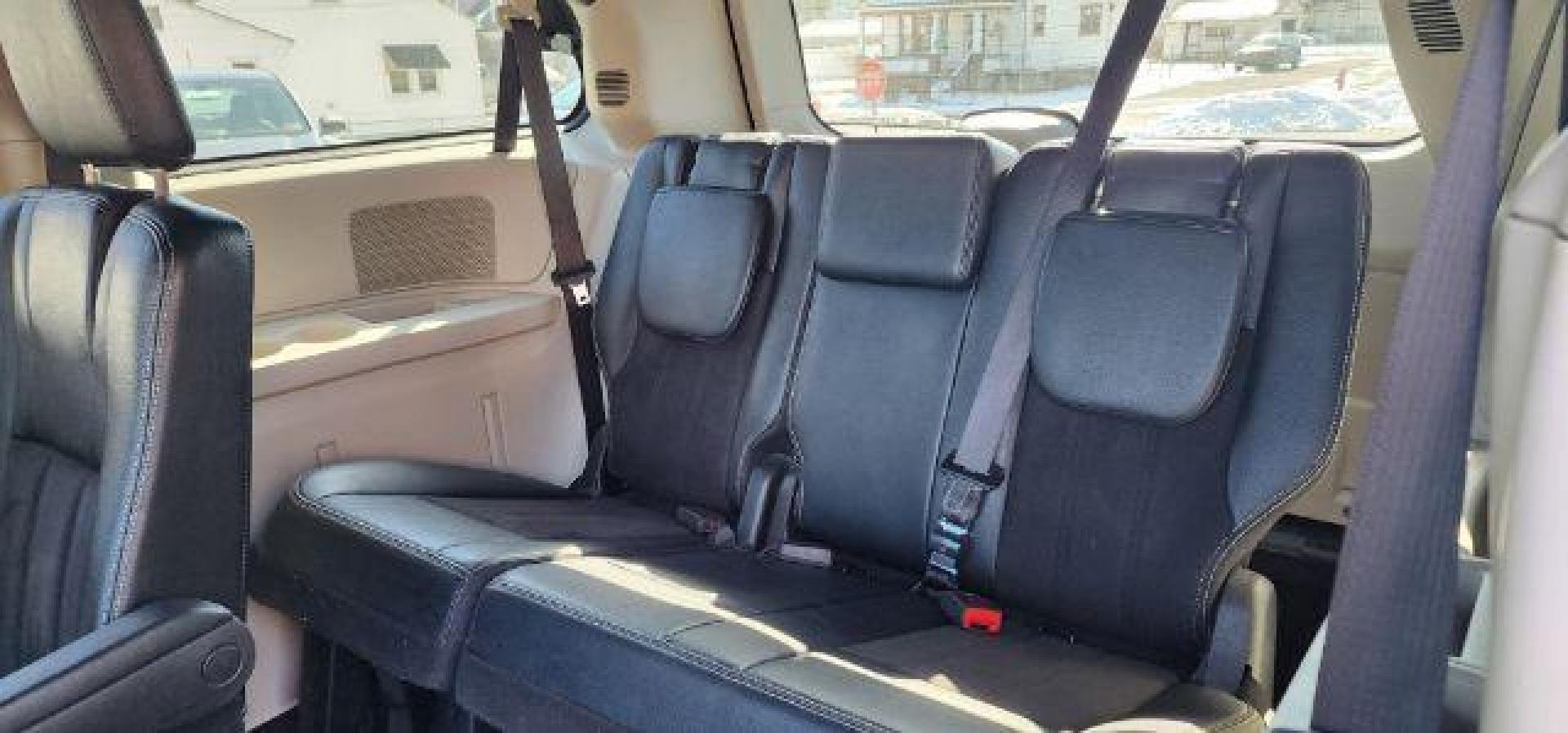 2020 WHITE /Black Dodge Grand Caravan SXT (2C4RDGCG8LR) with an 3.6L V6 engine, AT transmission, located at 353 S. Mineral St., Keyser, WV, 26726, (304) 788-7887, 39.436451, -78.981674 - Photo#7