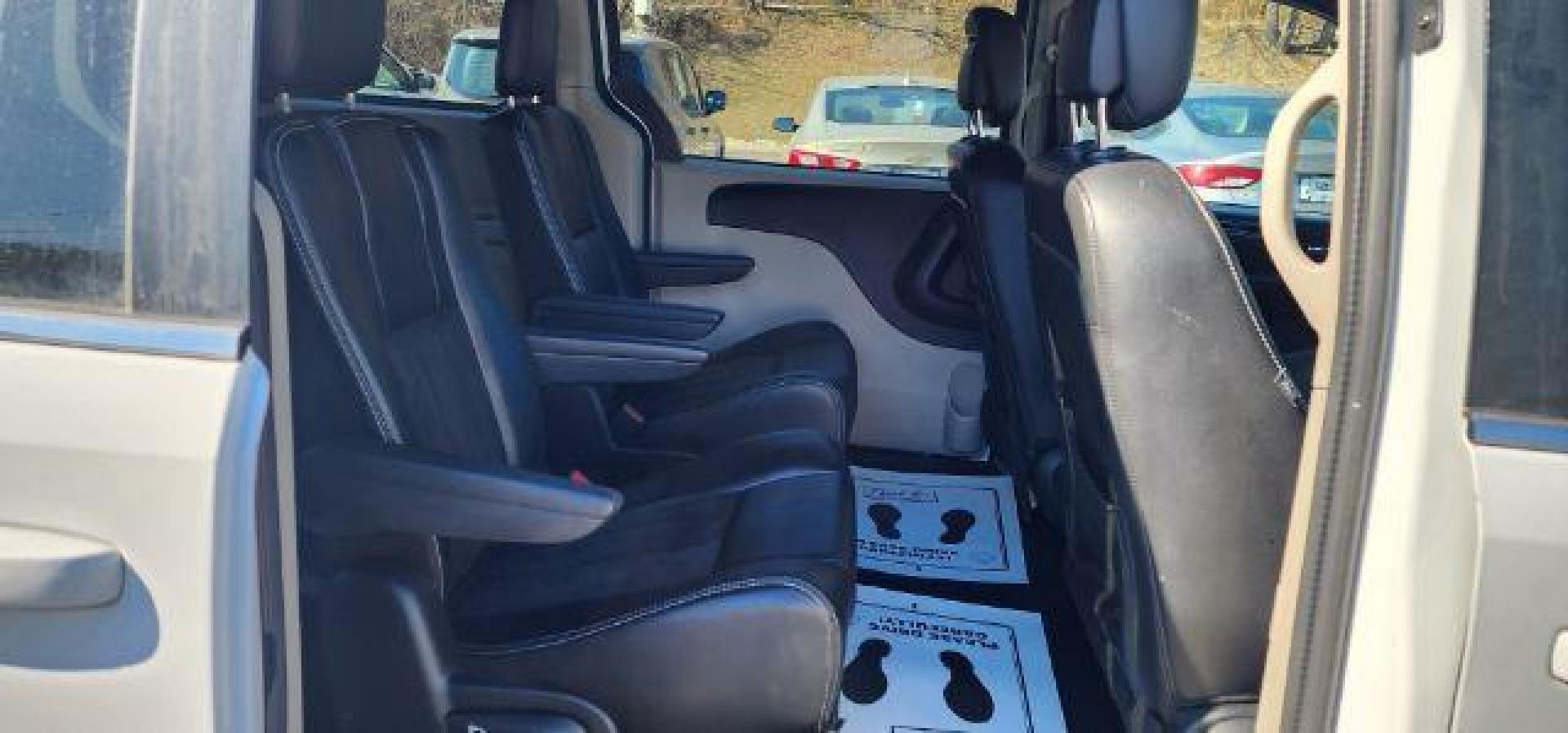 2020 WHITE /Black Dodge Grand Caravan SXT (2C4RDGCG8LR) with an 3.6L V6 engine, AT transmission, located at 353 S. Mineral St., Keyser, WV, 26726, (304) 788-7887, 39.436451, -78.981674 - Photo#13