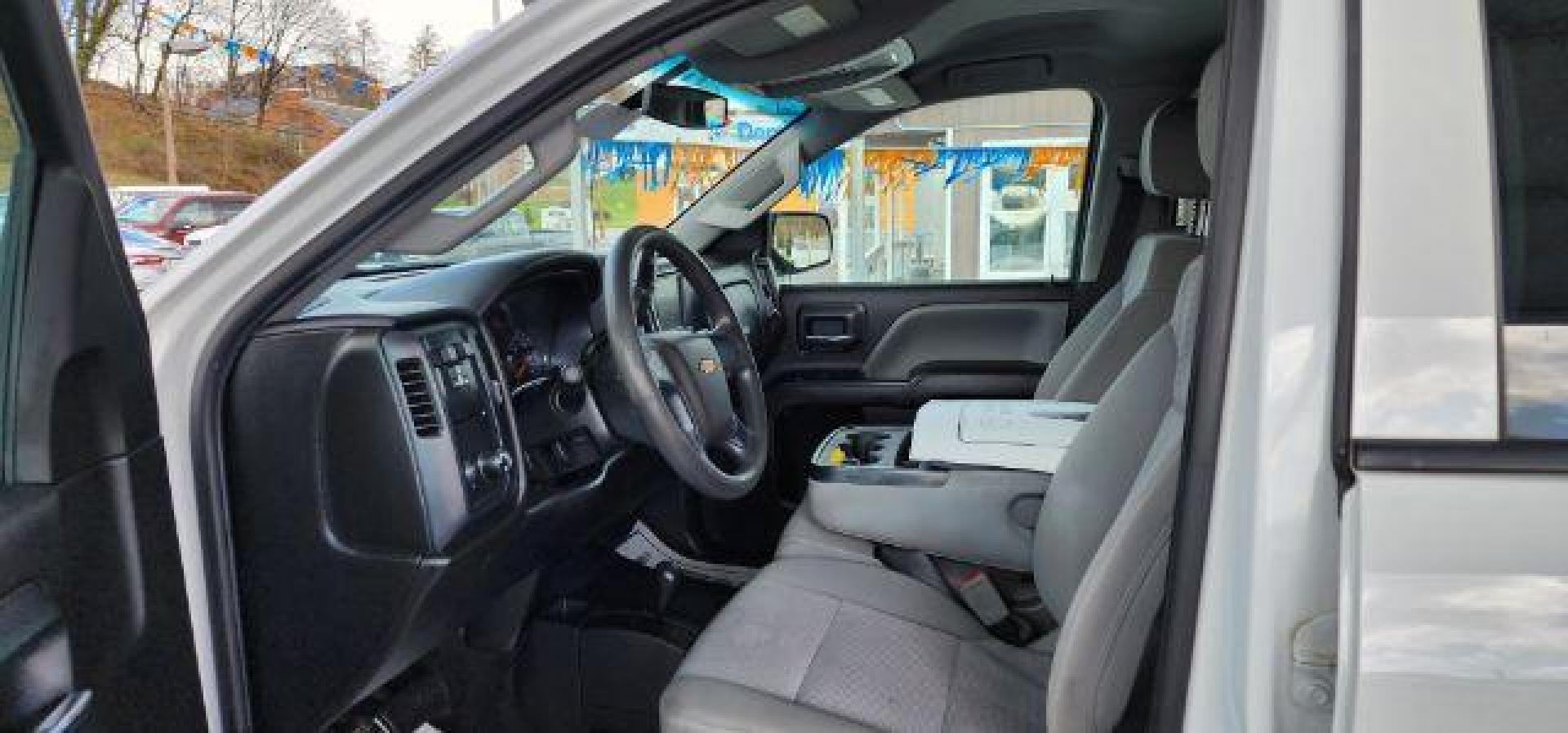 2018 WHITE /Dark Ash/Jet Black Chevrolet Silverado 2500HD WT (1GC2KUEG8JZ) with an 6.0 V8 engine, AT transmission, located at 353 S. Mineral St., Keyser, WV, 26726, (304) 788-7887, 39.436451, -78.981674 - Photo#4