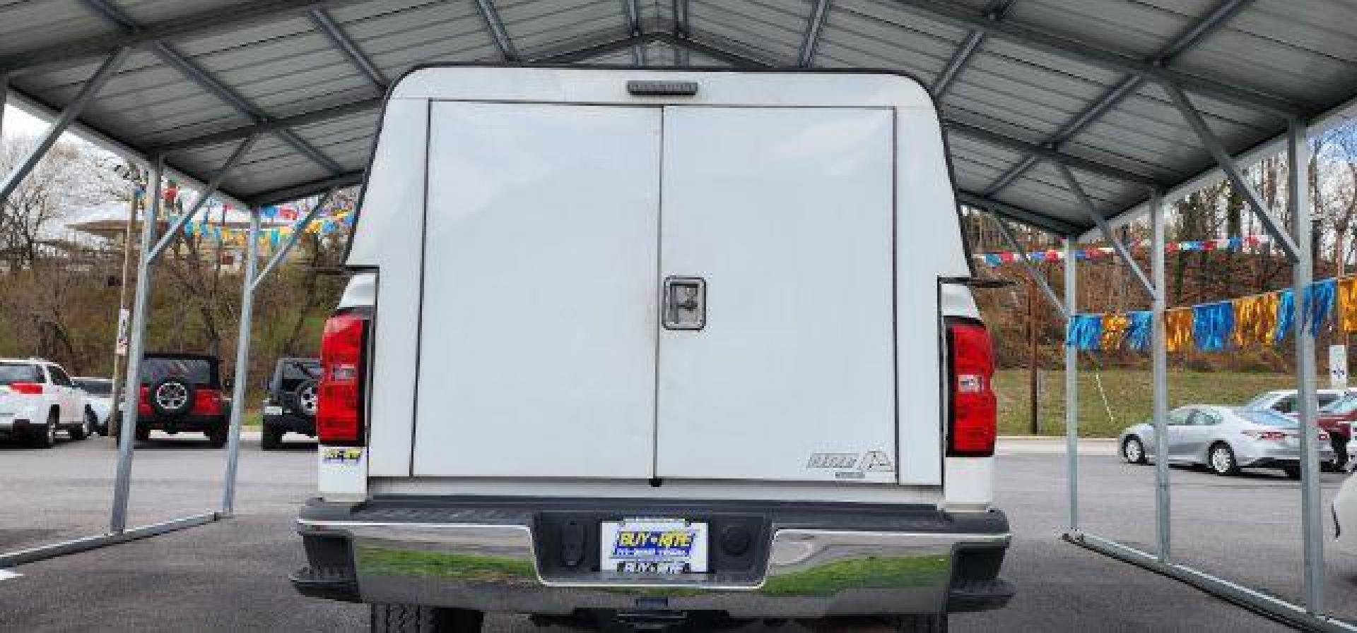 2018 WHITE /Dark Ash/Jet Black Chevrolet Silverado 2500HD WT (1GC2KUEG8JZ) with an 6.0 V8 engine, AT transmission, located at 353 S. Mineral St., Keyser, WV, 26726, (304) 788-7887, 39.436451, -78.981674 - Photo#9