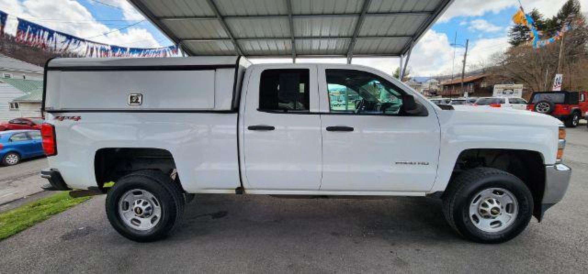 2018 WHITE /Dark Ash/Jet Black Chevrolet Silverado 2500HD WT (1GC2KUEG8JZ) with an 6.0 V8 engine, AT transmission, located at 353 S. Mineral St., Keyser, WV, 26726, (304) 788-7887, 39.436451, -78.981674 - Photo#12