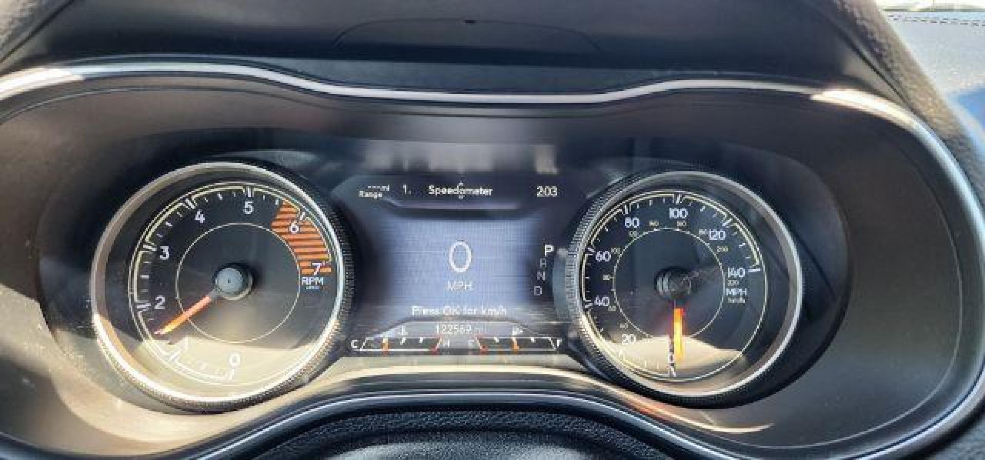 2019 SILVER /Black Jeep Cherokee Limited 4x4 (1C4PJMDN1KD) with an 2.0L L4 engine, AT transmission, located at 353 S. Mineral St., Keyser, WV, 26726, (304) 788-7887, 39.436451, -78.981674 - Photo#5