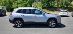 2019 SILVER /Black Jeep Cherokee Limited 4x4 (1C4PJMDN1KD) with an 2.0L L4 engine, AT transmission, located at 353 S. Mineral St., Keyser, WV, 26726, (304) 788-7887, 39.436451, -78.981674 - Photo#12