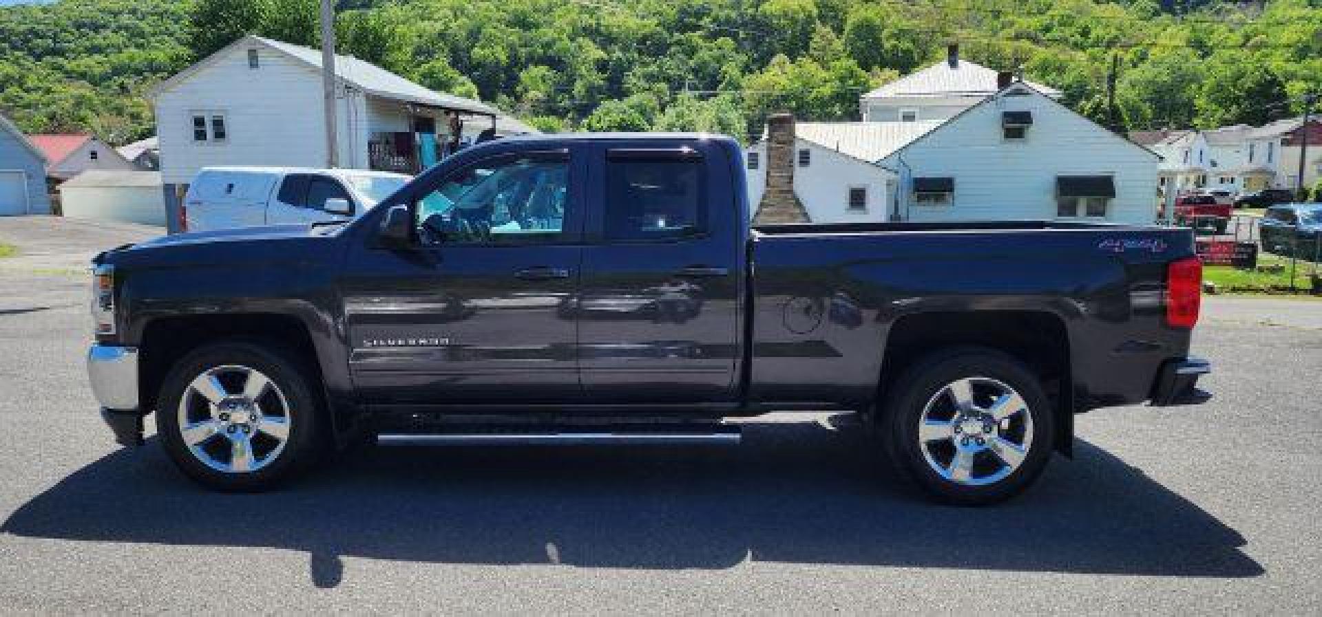 2016 GRAY /Jet Black Chevrolet Silverado 1500 1LT (1GCVKREC4GZ) with an 5.3L V8 engine, AT transmission, located at 353 S. Mineral St., Keyser, WV, 26726, (304) 788-7887, 39.436451, -78.981674 - Photo#3