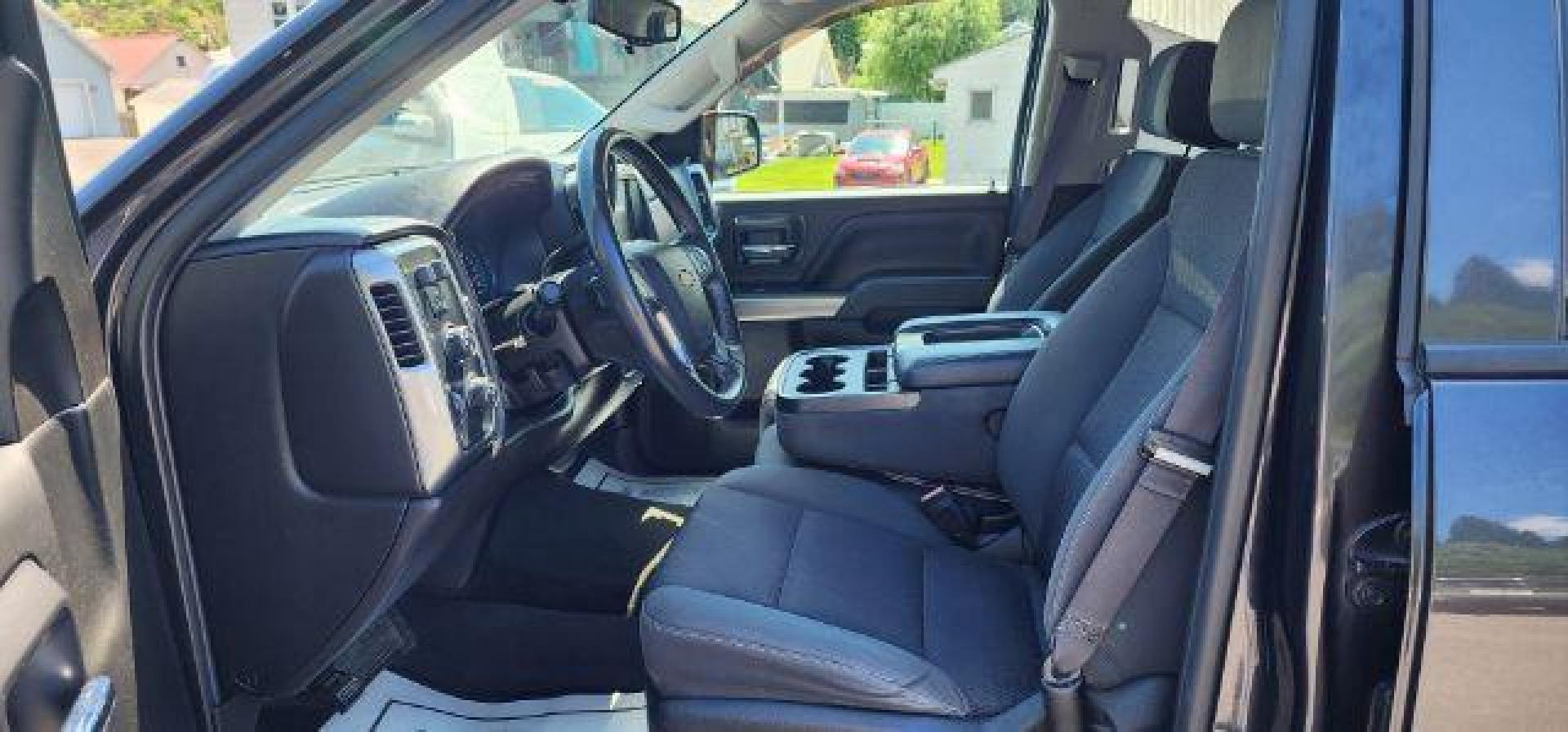 2016 GRAY /Jet Black Chevrolet Silverado 1500 1LT (1GCVKREC4GZ) with an 5.3L V8 engine, AT transmission, located at 353 S. Mineral St., Keyser, WV, 26726, (304) 788-7887, 39.436451, -78.981674 - Photo#4