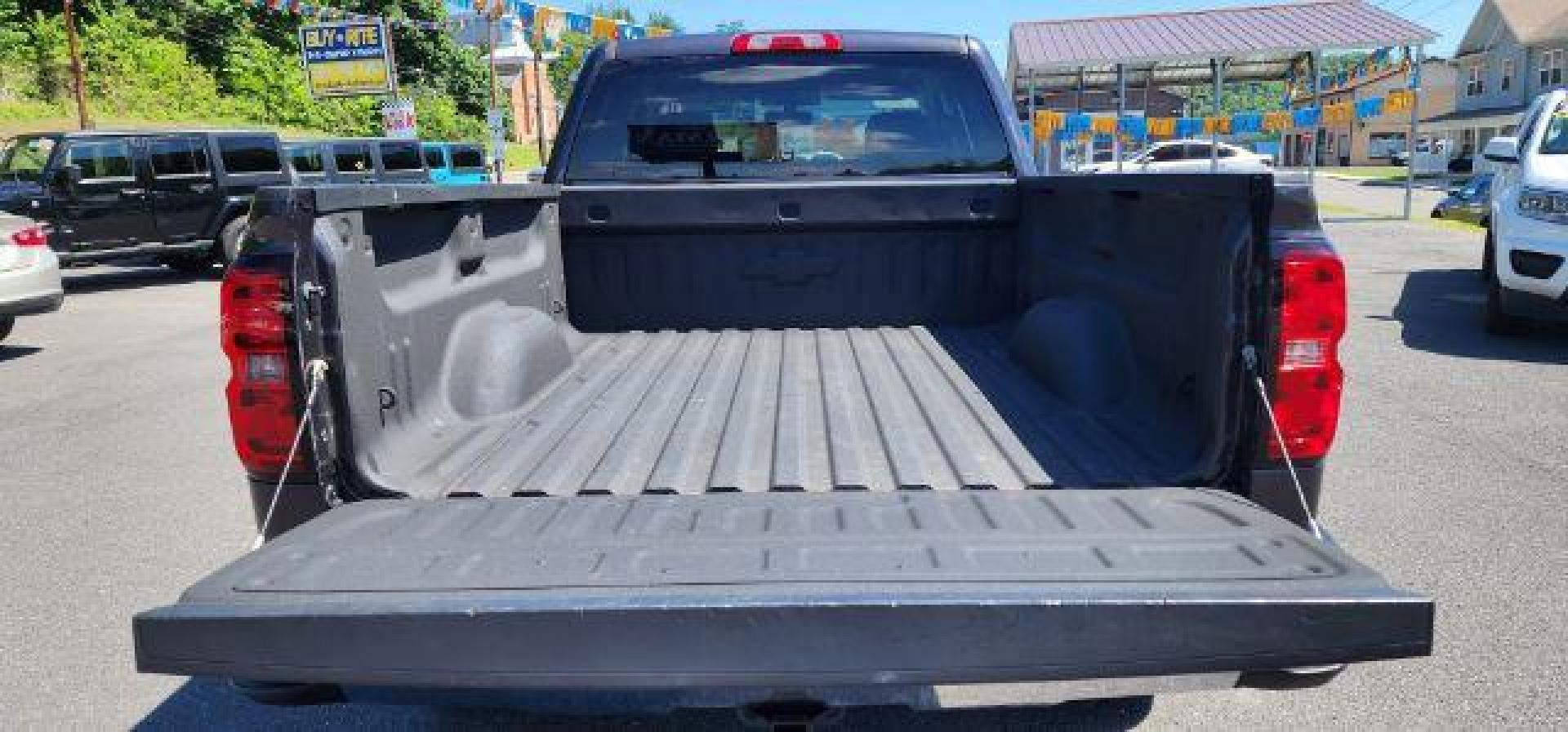 2016 GRAY /Jet Black Chevrolet Silverado 1500 1LT (1GCVKREC4GZ) with an 5.3L V8 engine, AT transmission, located at 353 S. Mineral St., Keyser, WV, 26726, (304) 788-7887, 39.436451, -78.981674 - Photo#11