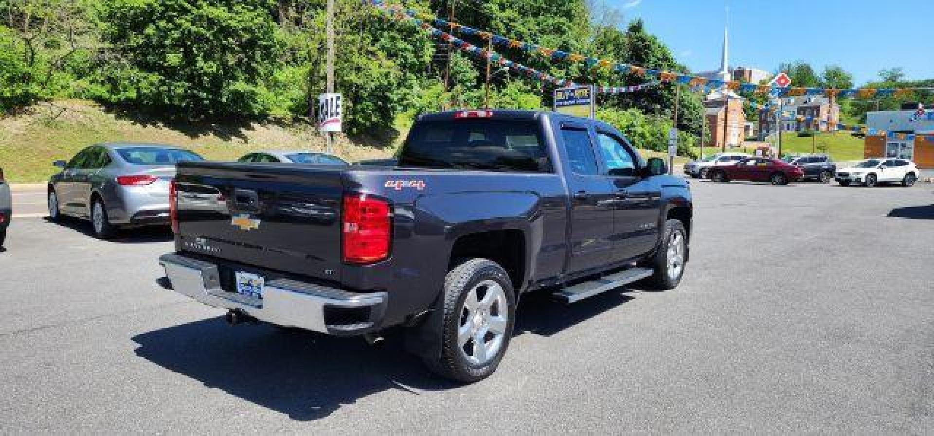 2016 GRAY /Jet Black Chevrolet Silverado 1500 1LT (1GCVKREC4GZ) with an 5.3L V8 engine, AT transmission, located at 353 S. Mineral St., Keyser, WV, 26726, (304) 788-7887, 39.436451, -78.981674 - Photo#12