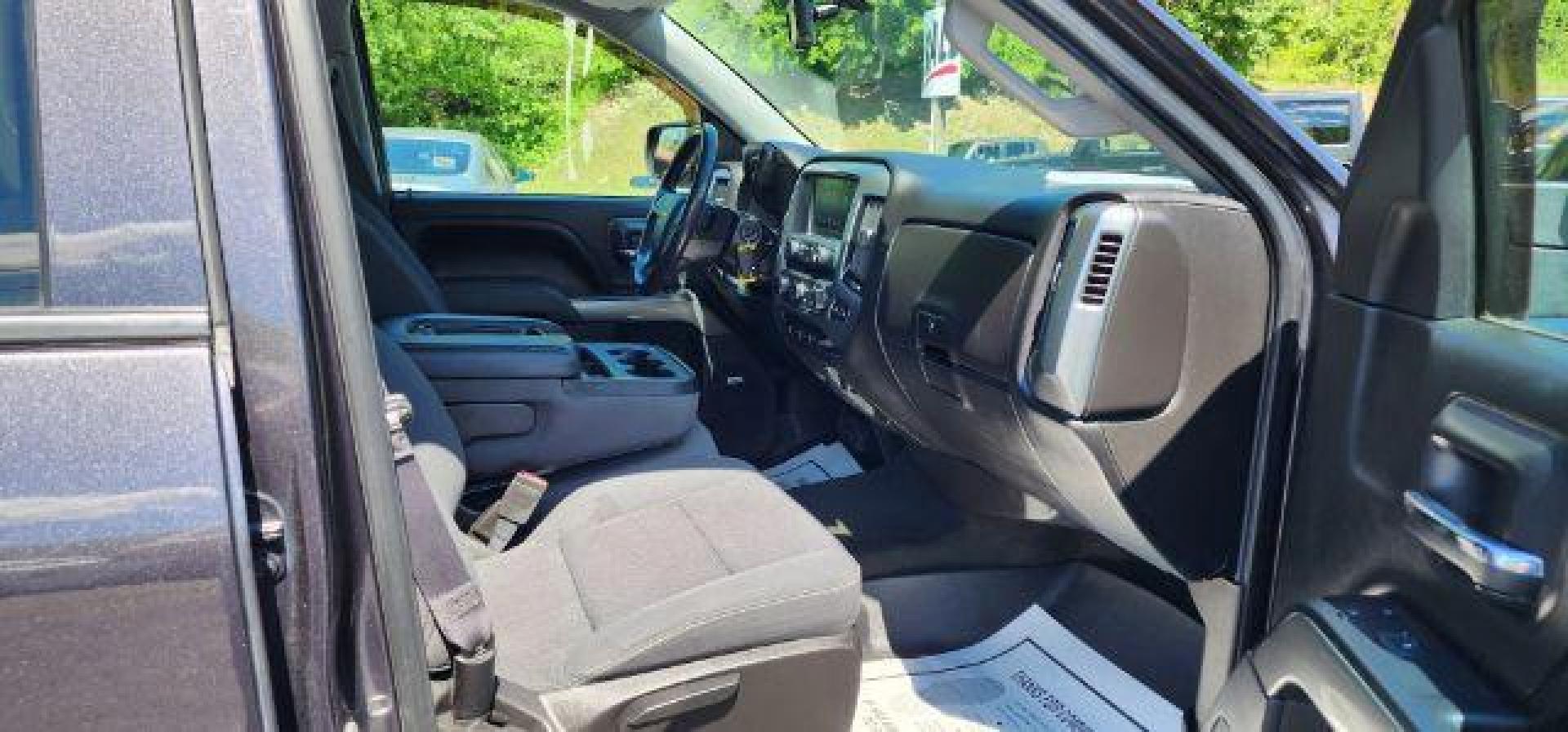 2016 GRAY /Jet Black Chevrolet Silverado 1500 1LT (1GCVKREC4GZ) with an 5.3L V8 engine, AT transmission, located at 353 S. Mineral St., Keyser, WV, 26726, (304) 788-7887, 39.436451, -78.981674 - Photo#15