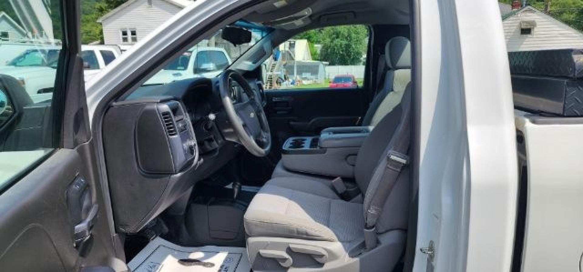2015 WHITE /Dark Ash/Jet Black Chevrolet Silverado 1500 WT (1GCNKPEH1FZ) with an 4.3L V6 engine, AT transmission, located at 353 S. Mineral St., Keyser, WV, 26726, (304) 788-7887, 39.436451, -78.981674- Photo#4