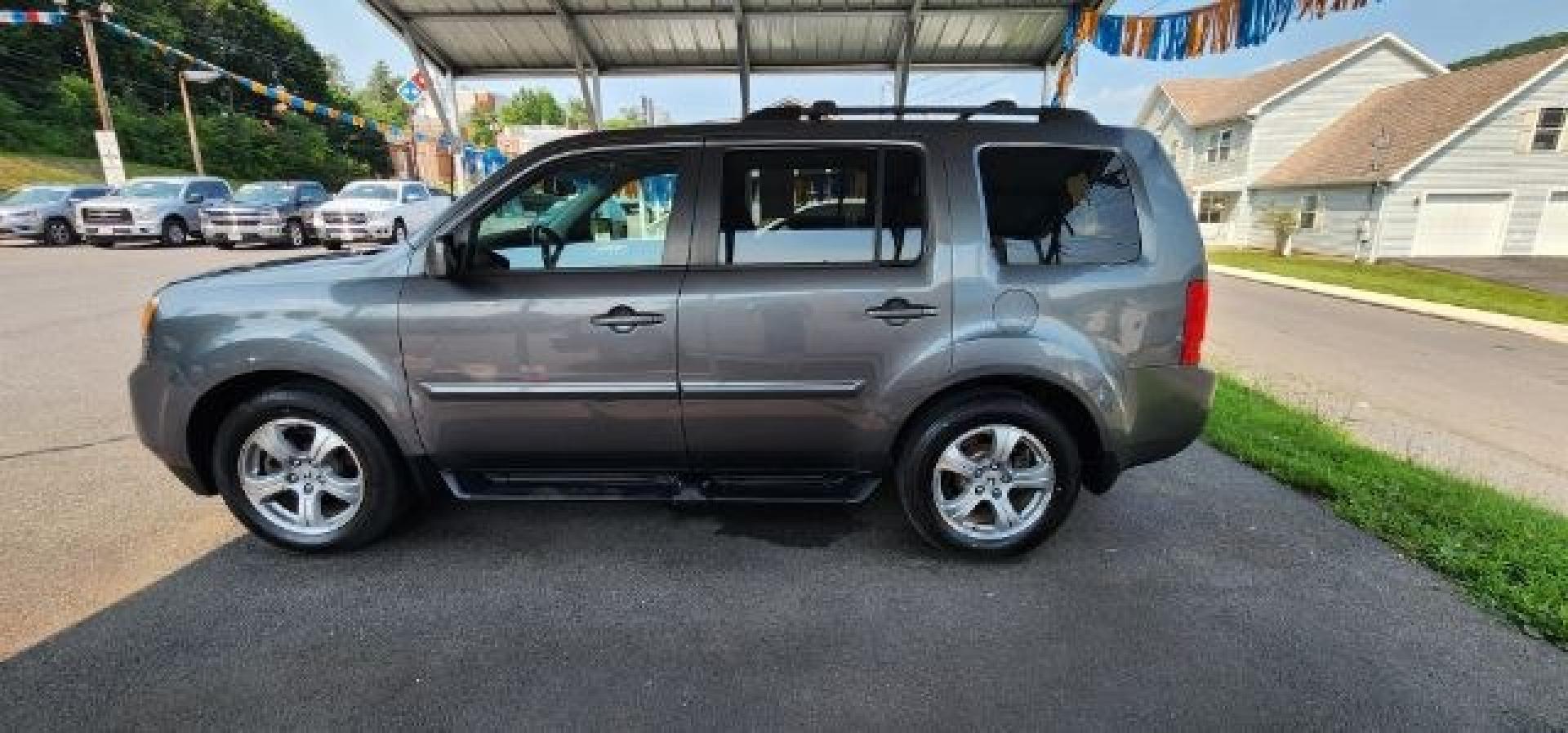 2012 GRAY /Black Honda Pilot EX-L (5FNYF3H79CB) with an 3.5L V6 engine, AT transmission, located at 353 S. Mineral St., Keyser, WV, 26726, (304) 788-7887, 39.436451, -78.981674- Photo#3
