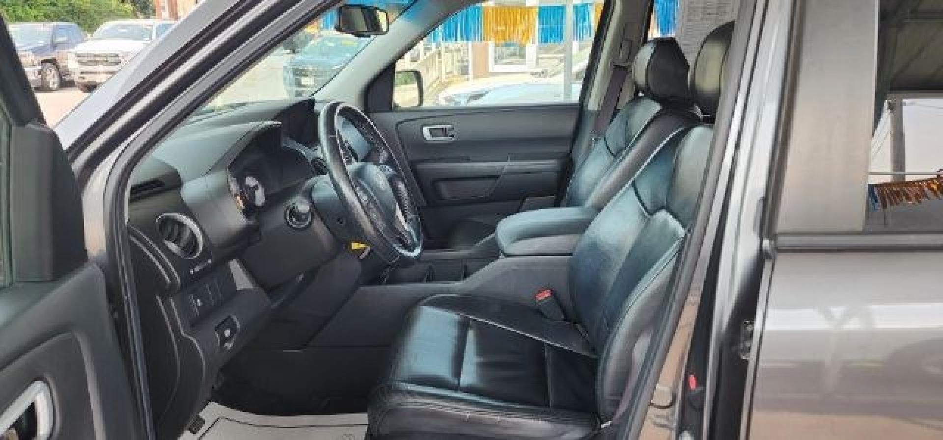2012 GRAY /Black Honda Pilot EX-L (5FNYF3H79CB) with an 3.5L V6 engine, AT transmission, located at 353 S. Mineral St., Keyser, WV, 26726, (304) 788-7887, 39.436451, -78.981674- Photo#4