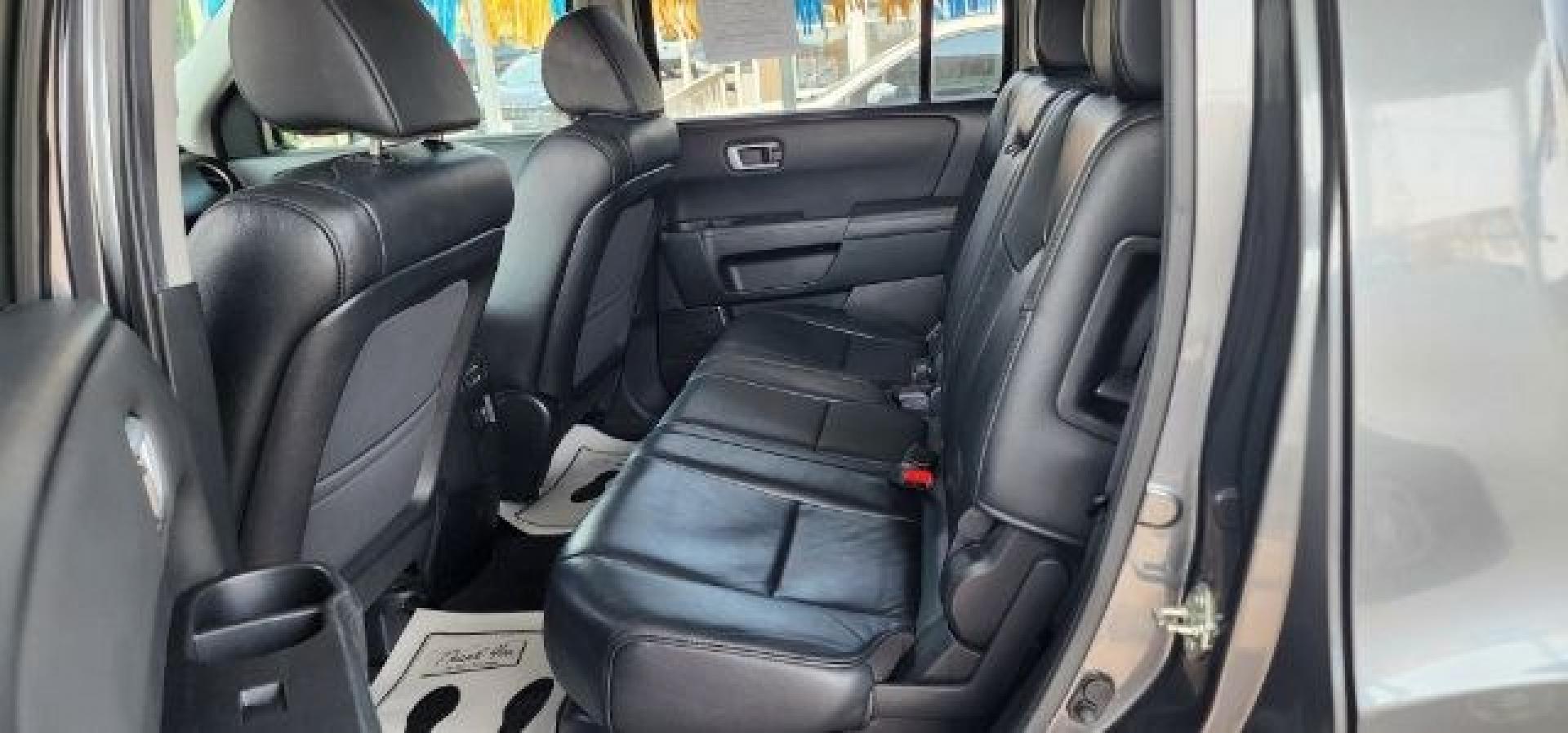 2012 GRAY /Black Honda Pilot EX-L (5FNYF3H79CB) with an 3.5L V6 engine, AT transmission, located at 353 S. Mineral St., Keyser, WV, 26726, (304) 788-7887, 39.436451, -78.981674- Photo#7