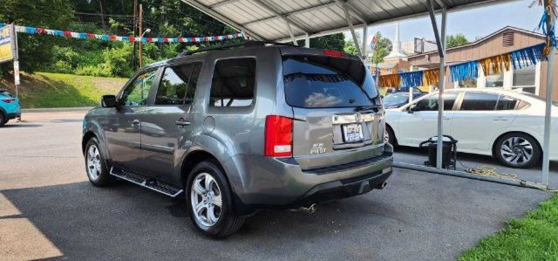 2012 GRAY /Black Honda Pilot EX-L (5FNYF3H79CB) with an 3.5L V6 engine, AT transmission, located at 353 S. Mineral St., Keyser, WV, 26726, (304) 788-7887, 39.436451, -78.981674- Photo#8