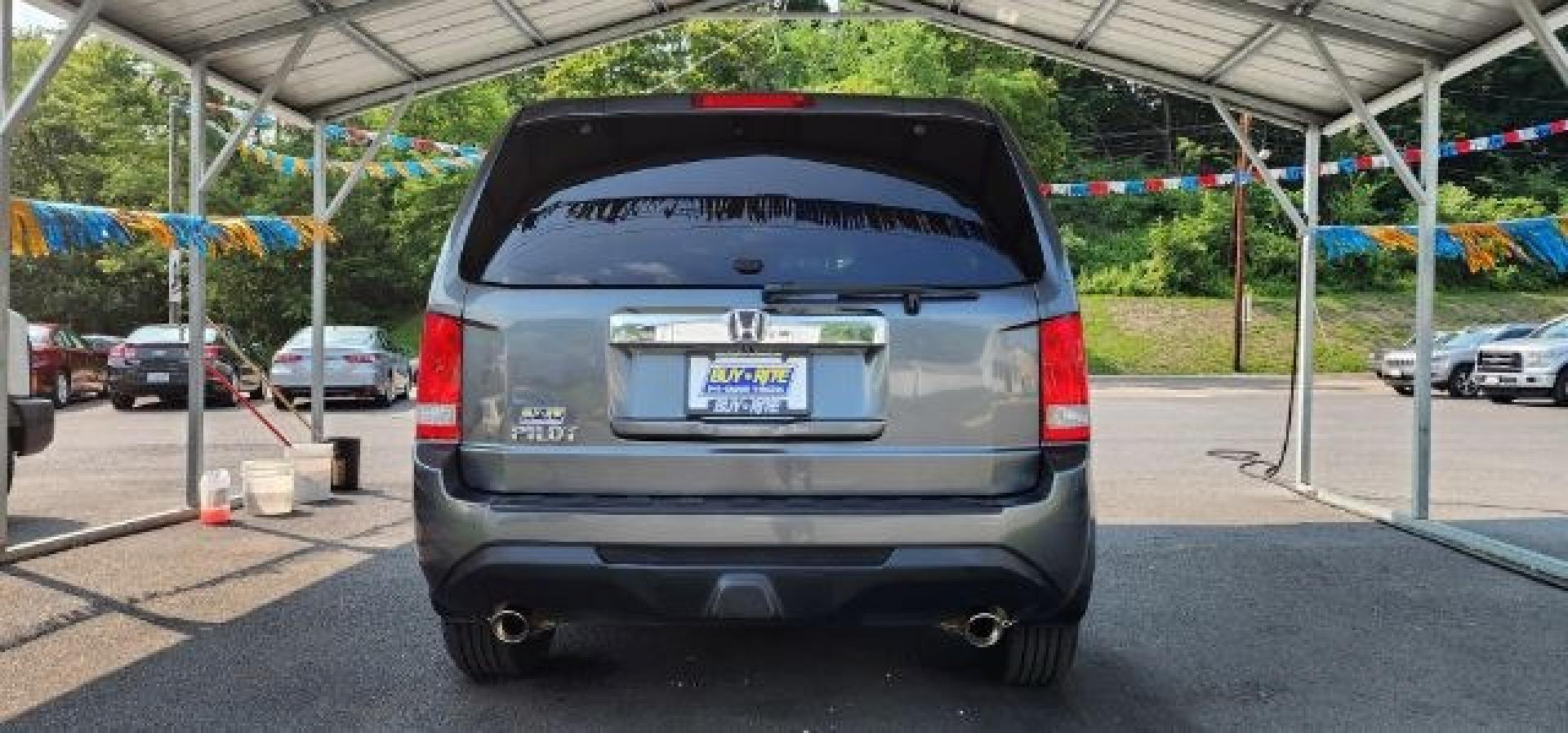 2012 GRAY /Black Honda Pilot EX-L (5FNYF3H79CB) with an 3.5L V6 engine, AT transmission, located at 353 S. Mineral St., Keyser, WV, 26726, (304) 788-7887, 39.436451, -78.981674- Photo#9