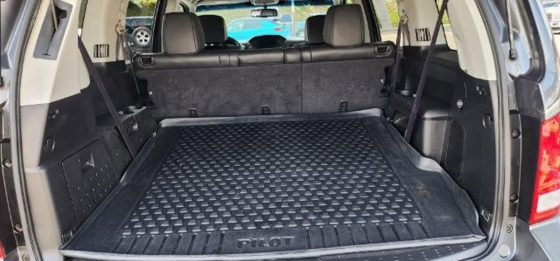 2012 GRAY /Black Honda Pilot EX-L (5FNYF3H79CB) with an 3.5L V6 engine, AT transmission, located at 353 S. Mineral St., Keyser, WV, 26726, (304) 788-7887, 39.436451, -78.981674- Photo#10