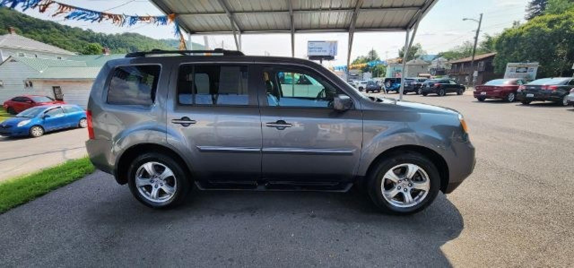 2012 GRAY /Black Honda Pilot EX-L (5FNYF3H79CB) with an 3.5L V6 engine, AT transmission, located at 353 S. Mineral St., Keyser, WV, 26726, (304) 788-7887, 39.436451, -78.981674- Photo#12