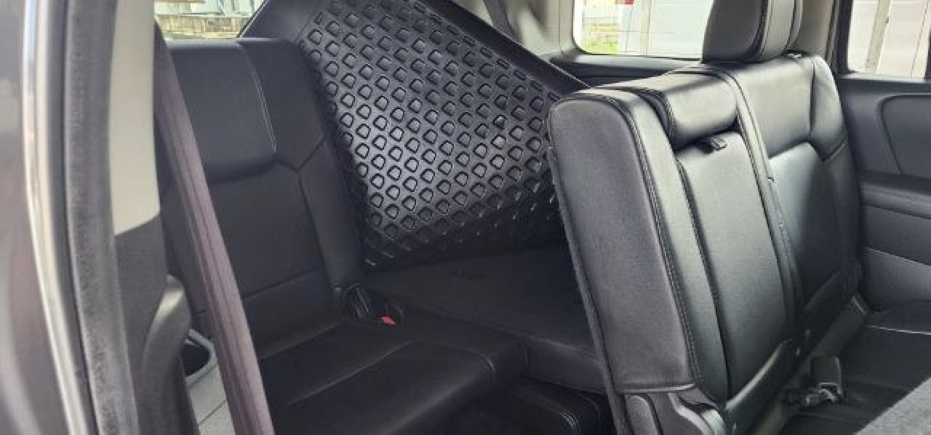 2012 GRAY /Black Honda Pilot EX-L (5FNYF3H79CB) with an 3.5L V6 engine, AT transmission, located at 353 S. Mineral St., Keyser, WV, 26726, (304) 788-7887, 39.436451, -78.981674- Photo#14