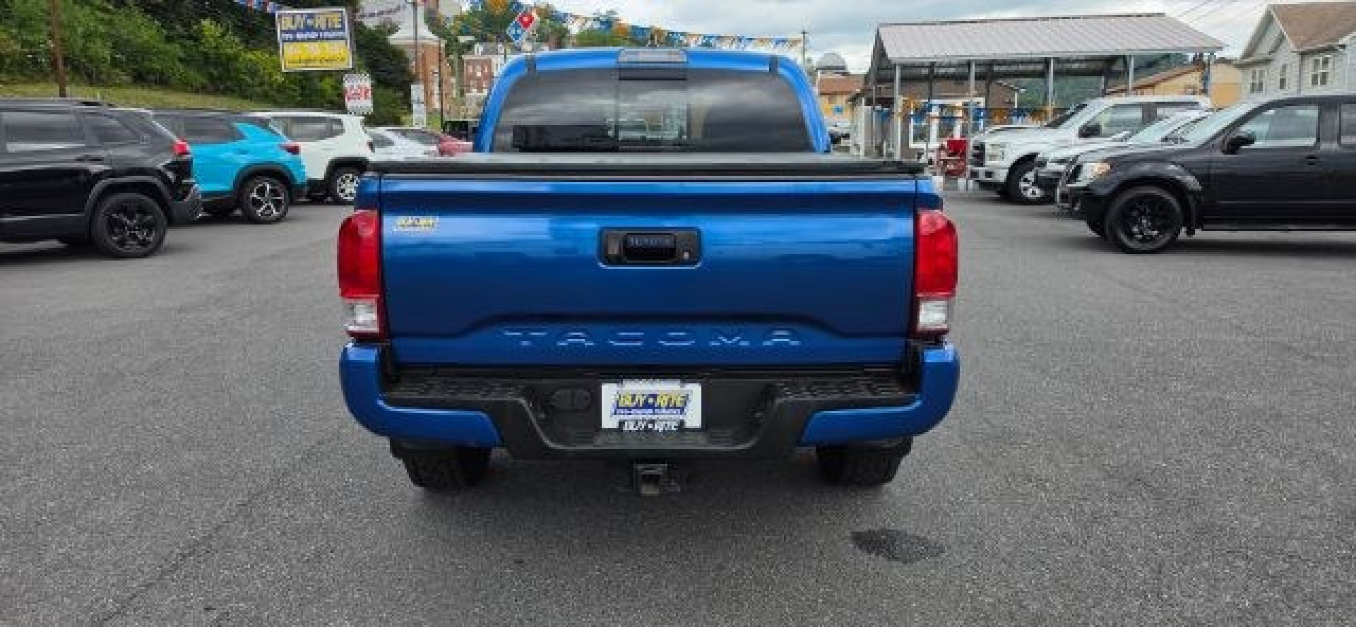 2017 BLUE /Cement Gray Toyota Tacoma TRD Sport (5TFCZ5AN3HX) with an 3.5L V-6 port/direct injection engine, 6 Speed transmission, located at 353 S. Mineral St., Keyser, WV, 26726, (304) 788-7887, 39.436451, -78.981674- Photo#9