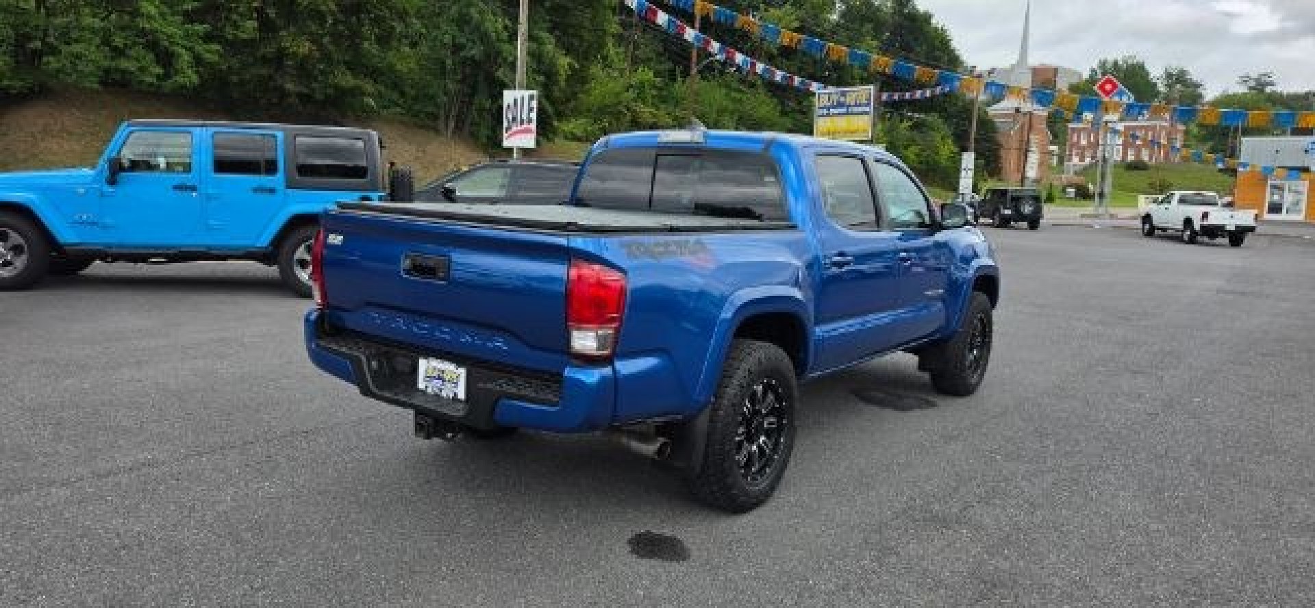 2017 BLUE /Cement Gray Toyota Tacoma TRD Sport (5TFCZ5AN3HX) with an 3.5L V-6 port/direct injection engine, 6 Speed transmission, located at 353 S. Mineral St., Keyser, WV, 26726, (304) 788-7887, 39.436451, -78.981674- Photo#11
